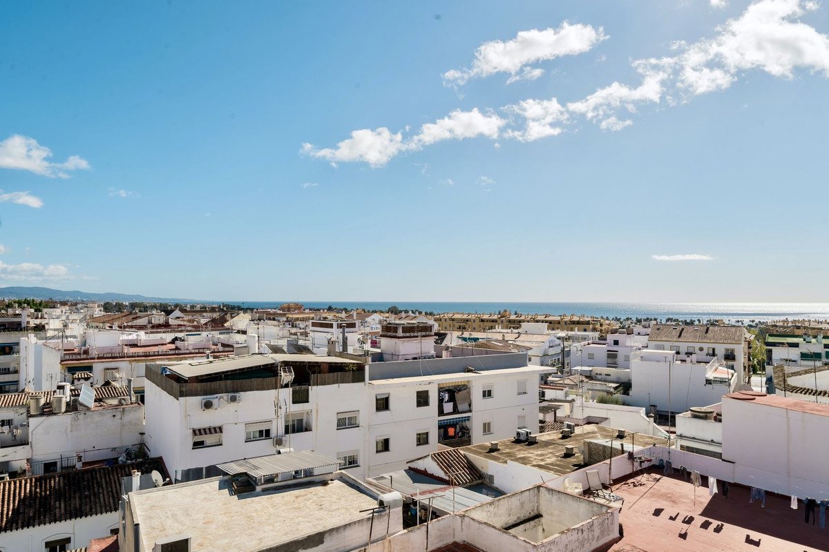 Penthouse im Herzen von San Pedro mit Panoramablick – moderne Eleganz mit mediterranem Flair