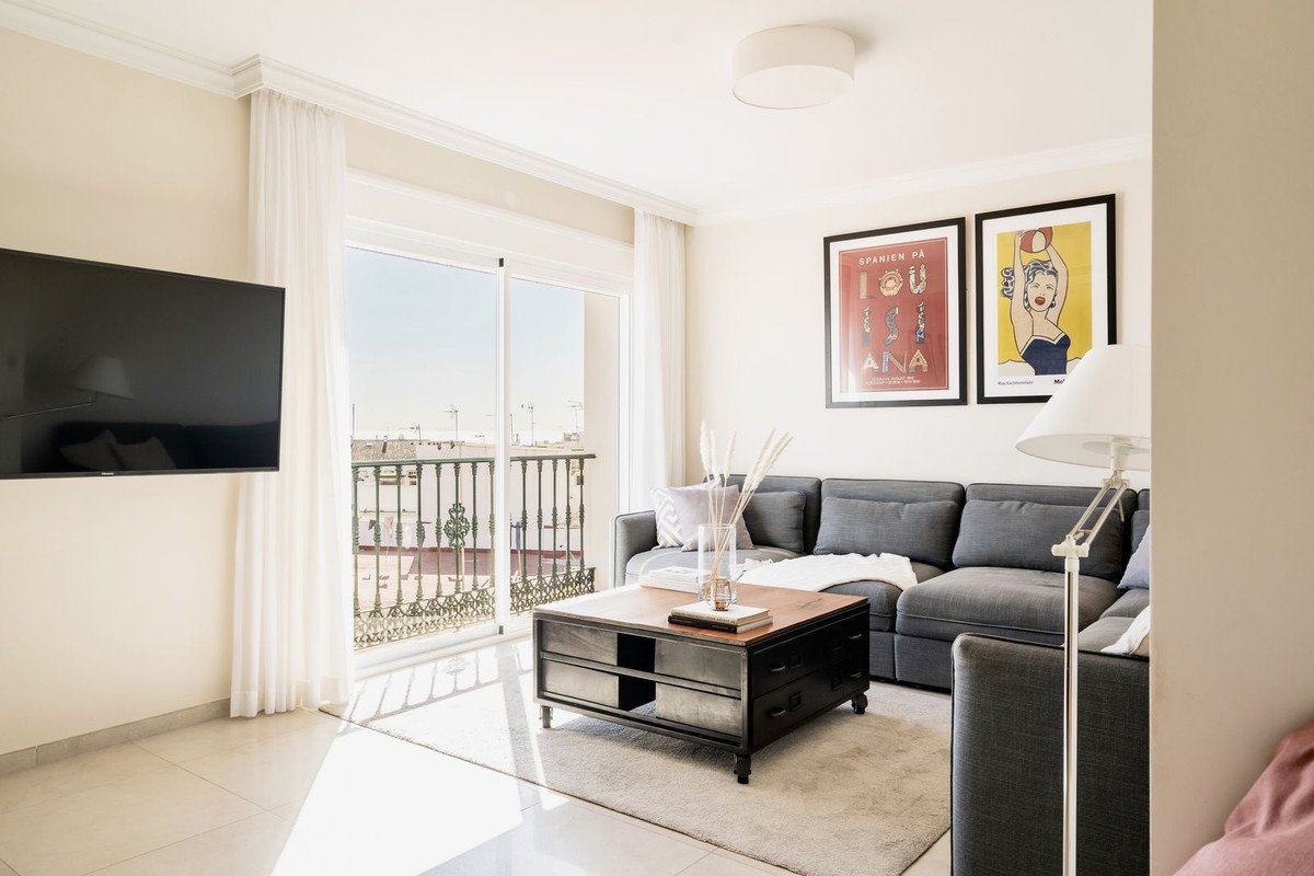 Penthouse im Herzen von San Pedro mit Panoramablick – moderne Eleganz mit mediterranem Flair