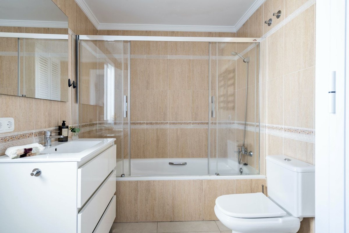 Penthouse im Herzen von San Pedro mit Panoramablick – moderne Eleganz mit mediterranem Flair