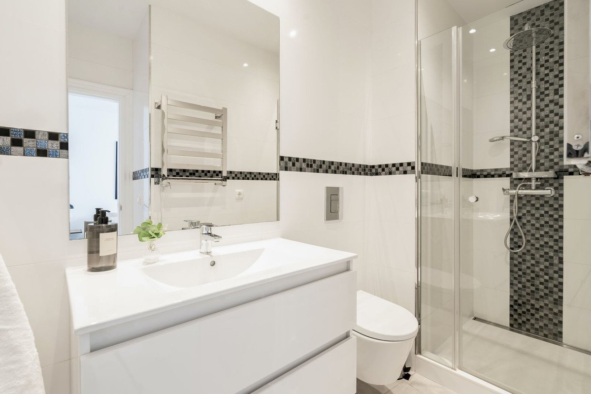 Penthouse im Herzen von San Pedro mit Panoramablick – moderne Eleganz mit mediterranem Flair