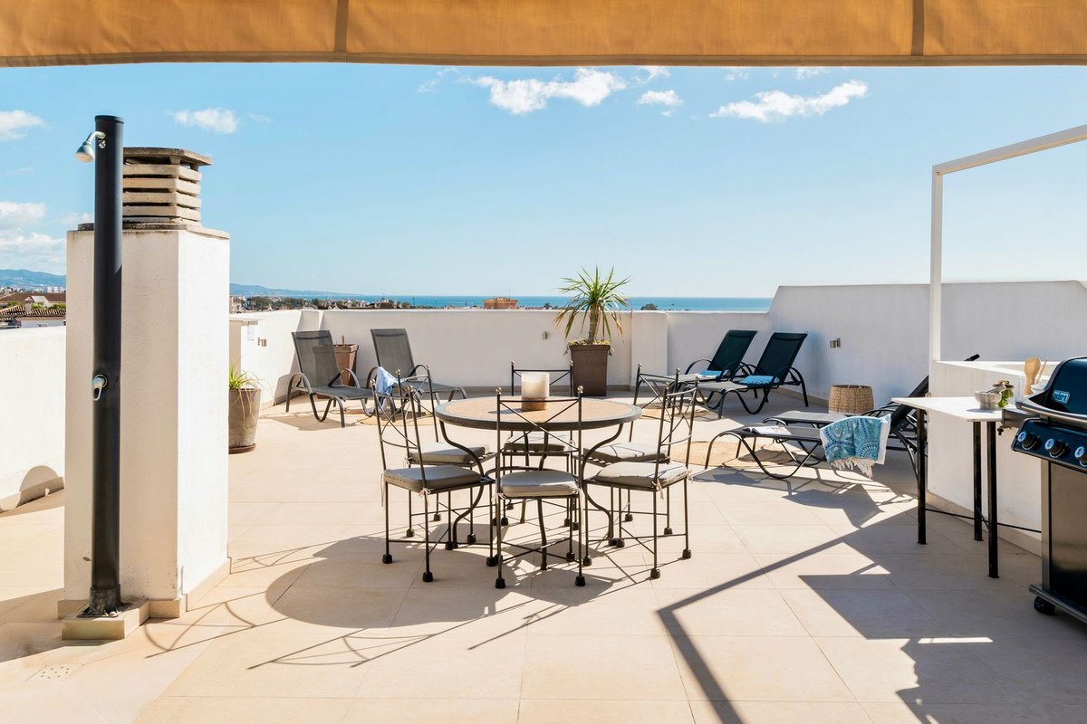 Penthouse im Herzen von San Pedro mit Panoramablick – moderne Eleganz mit mediterranem Flair