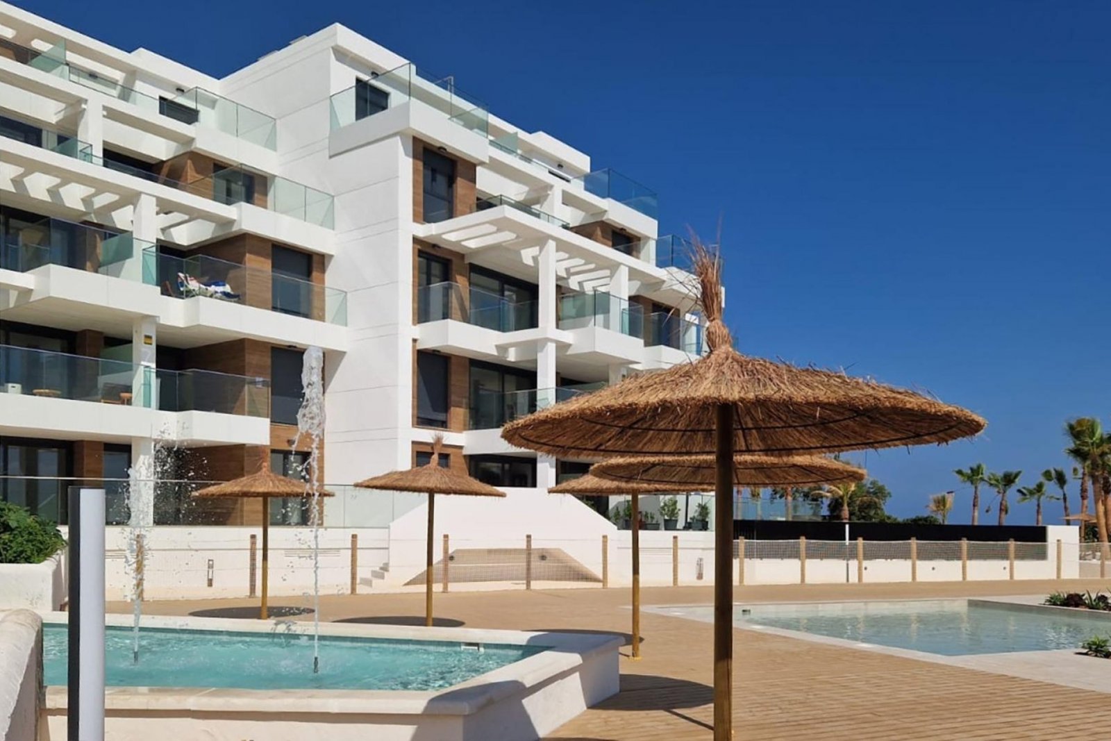 Exklusives Apartment 30 Meter vom Meer entfernt mit großer Terrasse und Blick auf das Mittelmeer in Denia