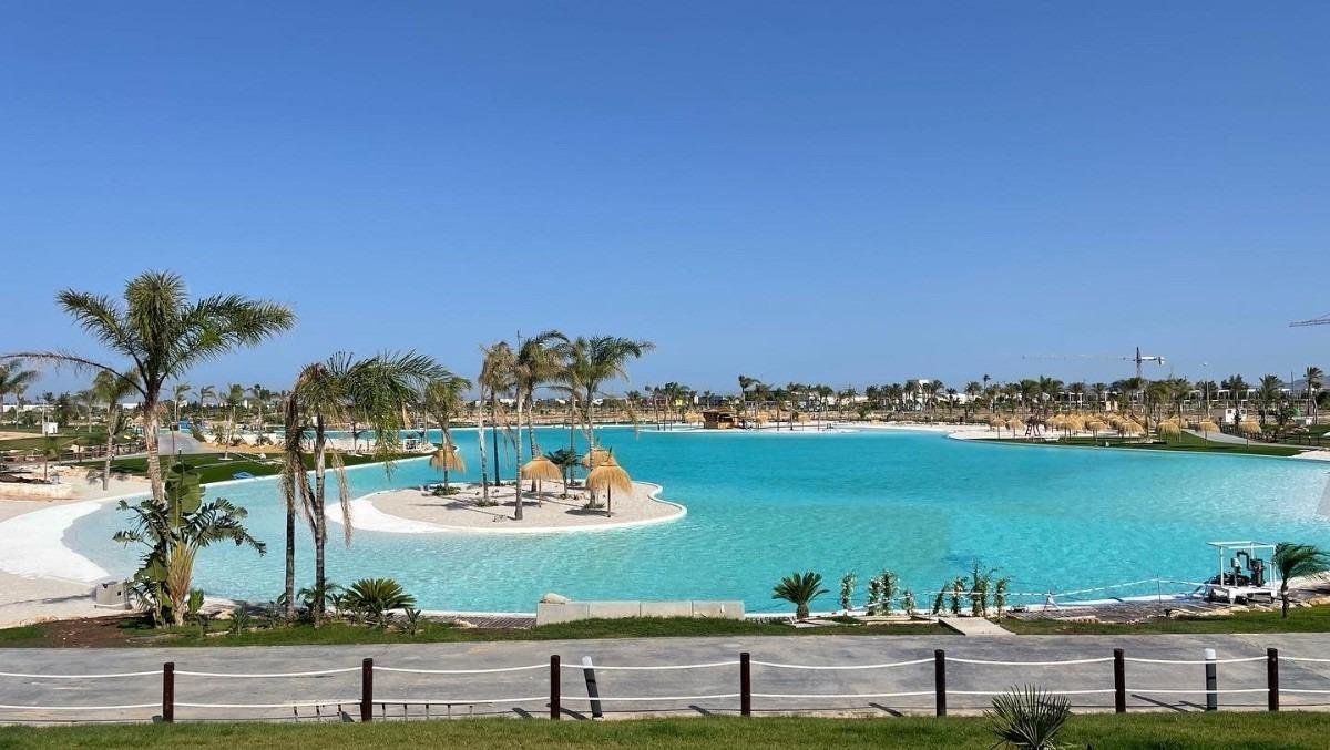 Luxusvilla mit privatem Pool in einer bewachten Anlage – Los Alcázares