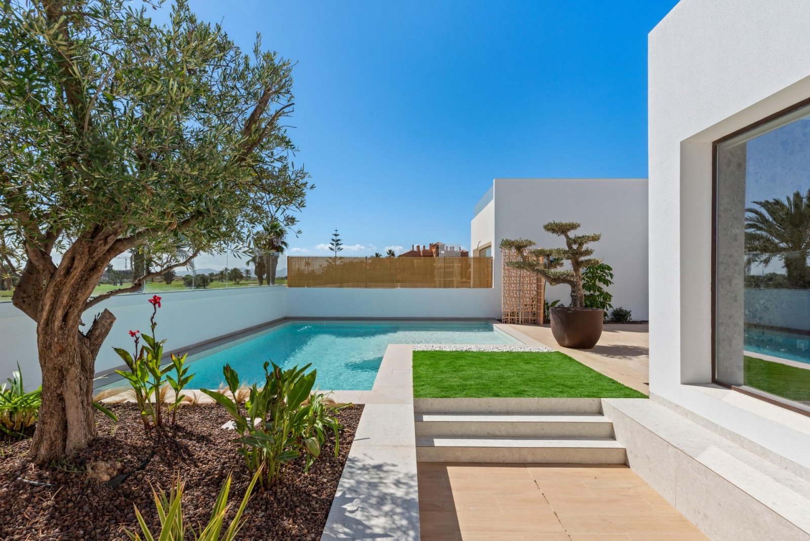 Moderne Villa mit privatem Pool am Golfplatz – Los Alcázares