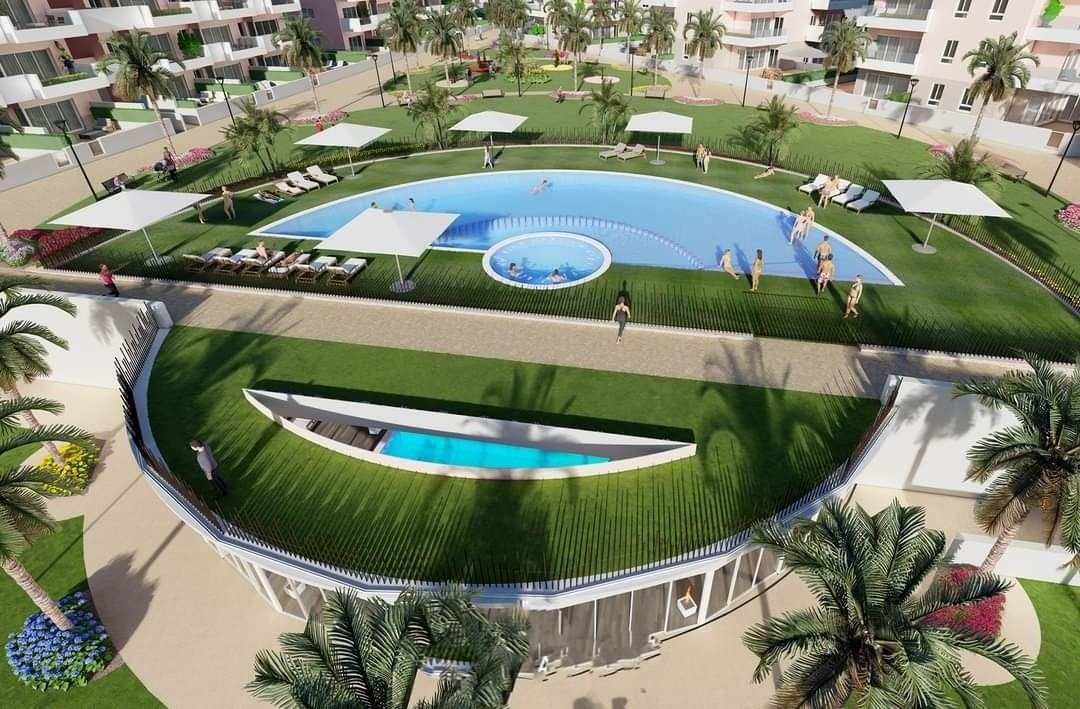 Geräumiges Apartment mit Terrasse und Poolblick – Guardamar del Segura