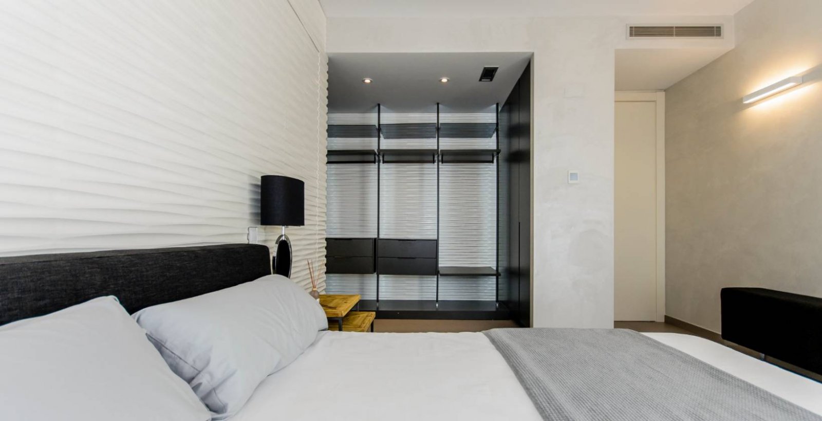 Exklusive Villen → 300 m vom Meer entfernt, privater Pool und Garage → Orihuela