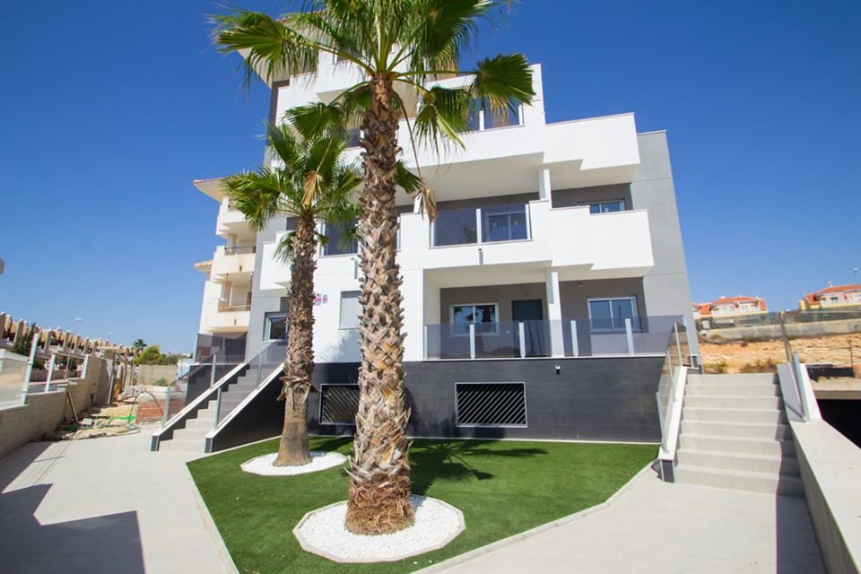 Orihuela, Alicante: Luxury apartments, private terraces, swimming pool and garage, Res. Las Filipinas 
