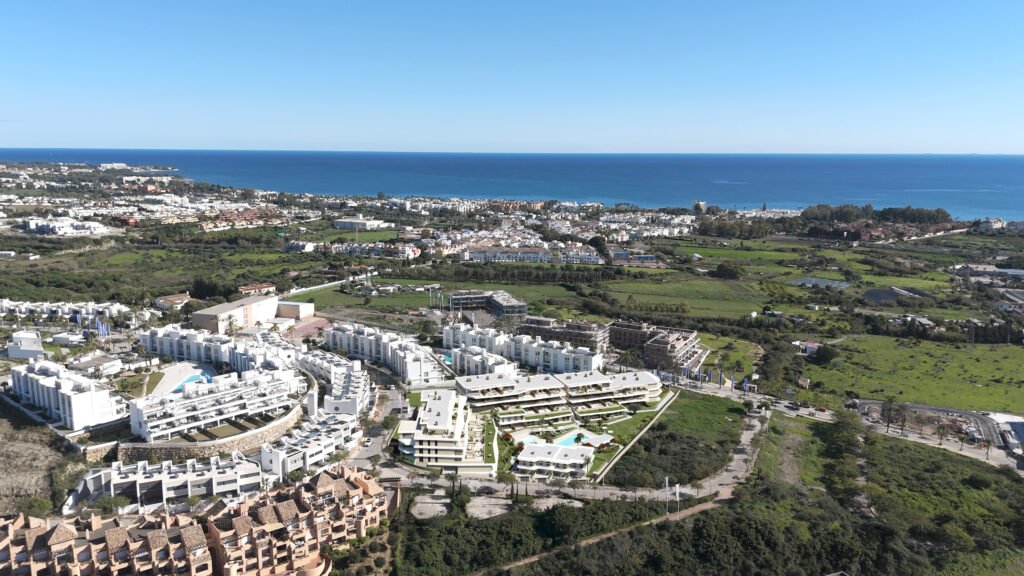 Ekskluzywne apartamenty nad morzem z basenem i prywatnym ogrodem, Estepona