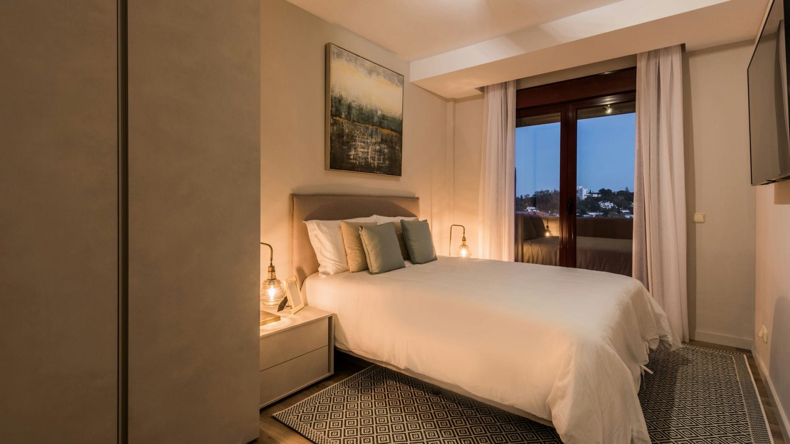 Stylowe apartamenty z widokiem na basen i morze, Benahavís