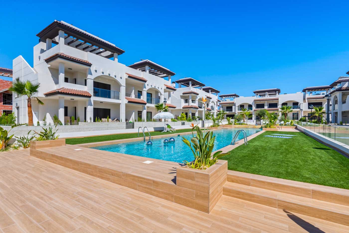 Nowoczesne bungalowy z prywatnym ogrodem i basenem, 4 km od morza, Rojales