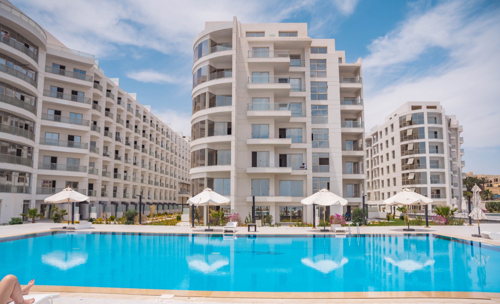 Gotowe do zamieszkania: Nowe i przestronne dwupokojowe mieszkanie z widokiem na morze w ośrodku Scandic Resort Hurghada