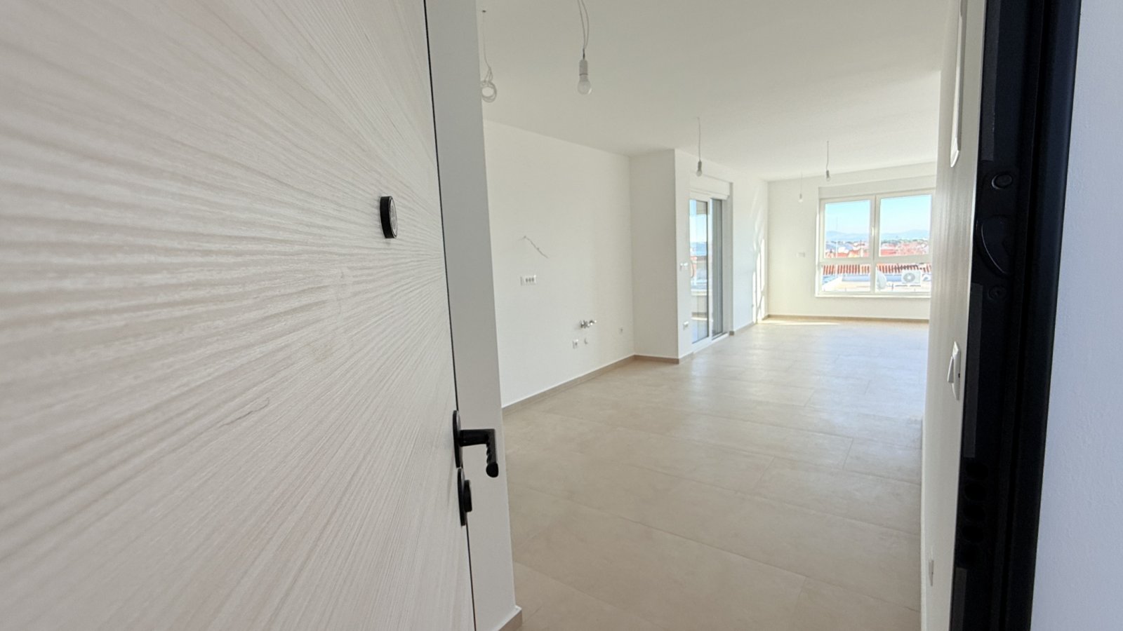 Nowoczesny apartament z widokiem panoramicznym i dwiema piwnicami, Vodice