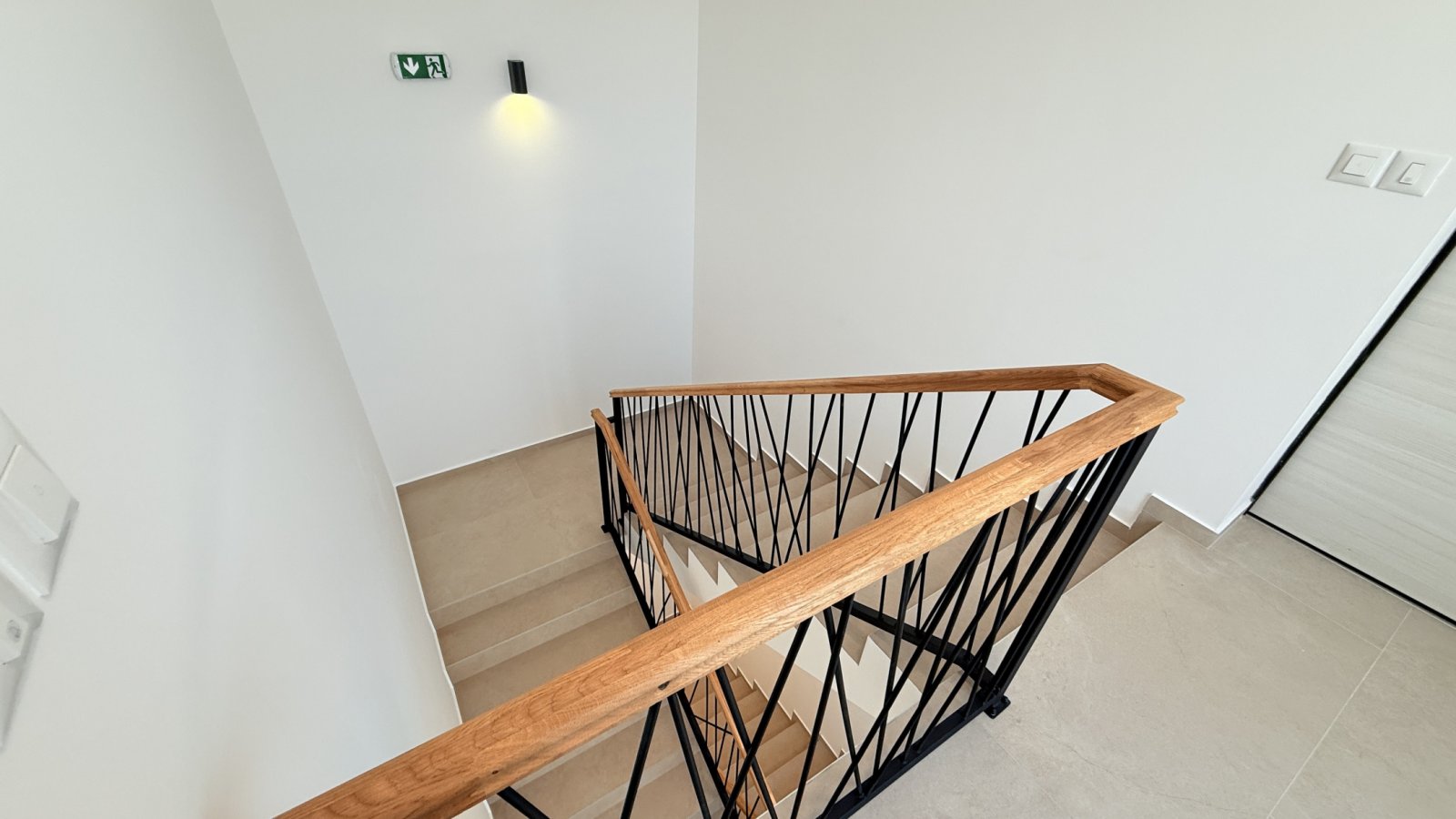 Nowoczesny apartament z widokiem panoramicznym i dwiema piwnicami, Vodice