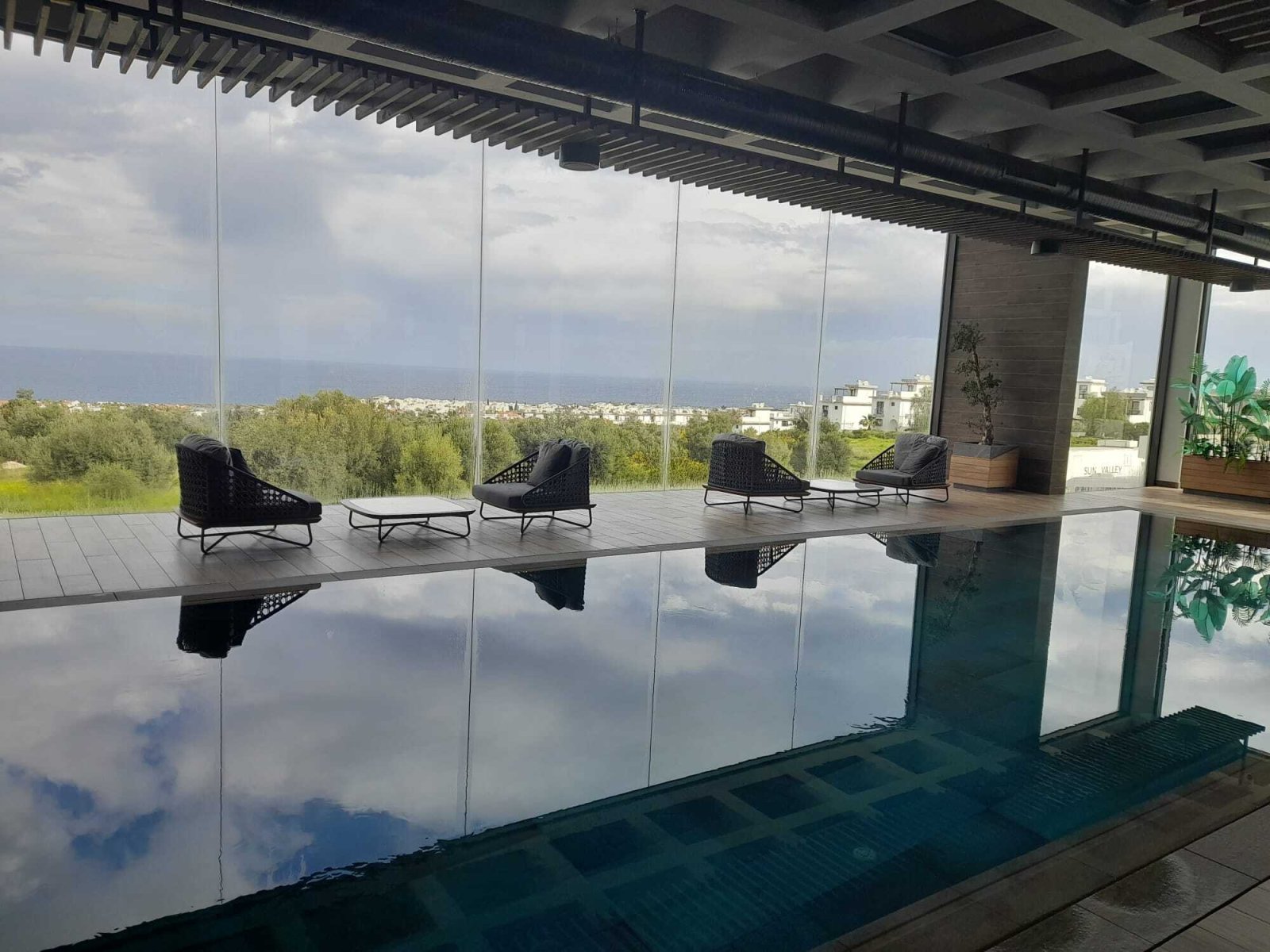 Dwupoziomowy penthouse loft z 2 pokojami w Cove Garden Esentepe, Cypr