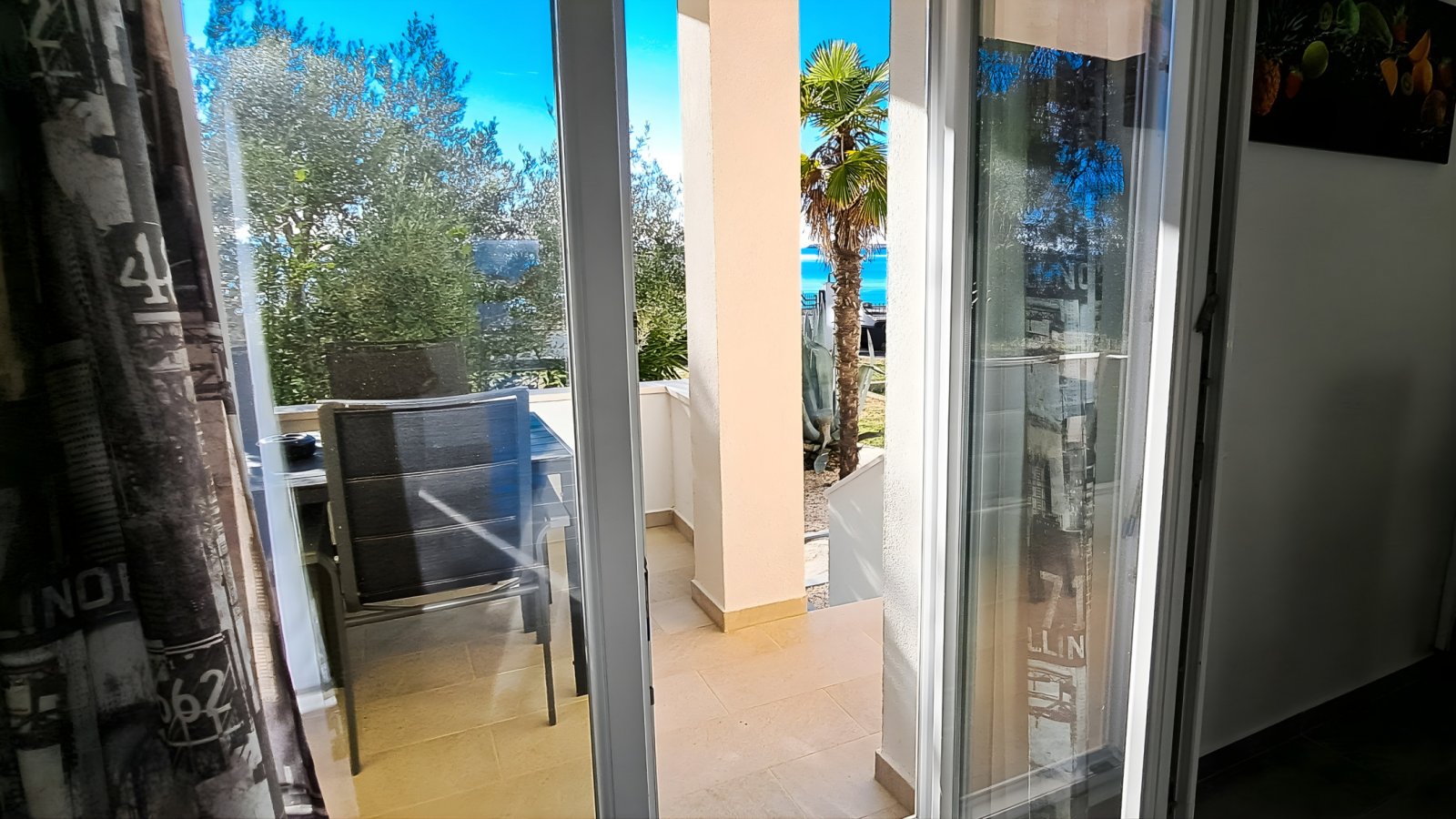 Dwa słoneczne apartamenty z bezpośrednim dostępem do plaży i ogrodem na wyspie Vir