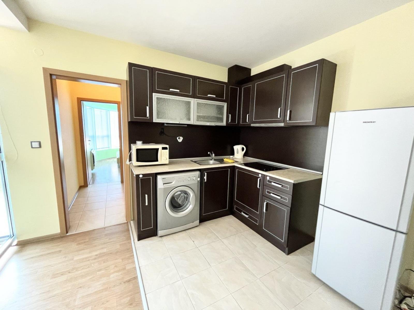 Apartament z jedną sypialnią, tarasem i basenem blisko plaży – Pomorie