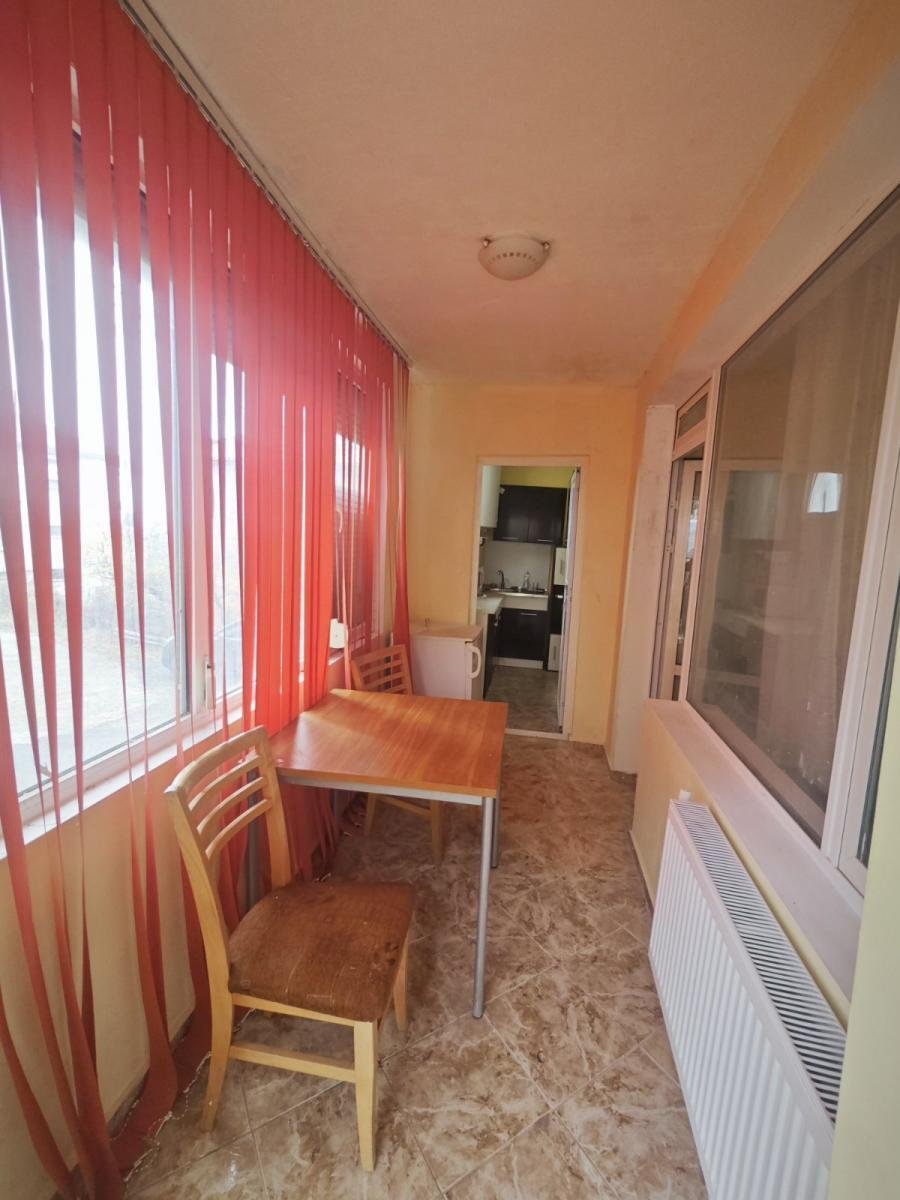 Large 200 m² Property with 7 Rooms – Great Investment Near the Sea