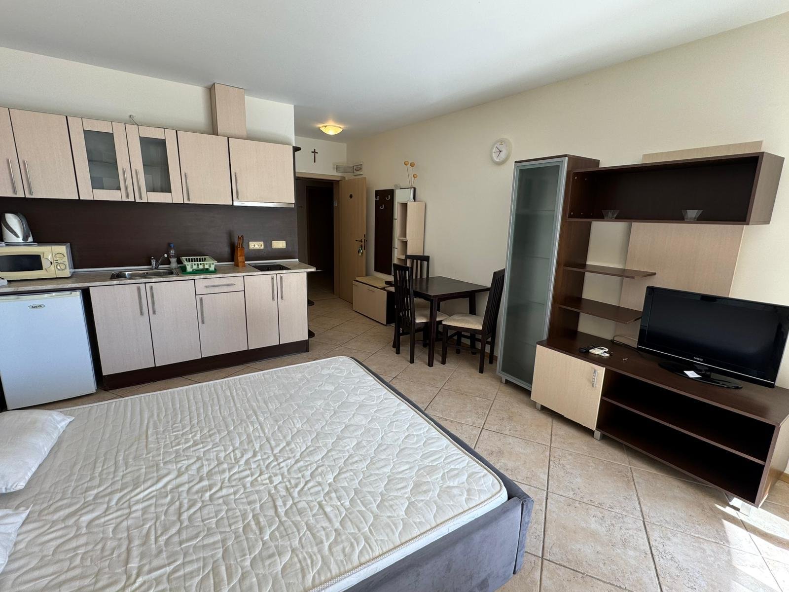 Studio im Midia Resort mit Blick auf den Pool Aheloy Bulgarien  
**Polskie tłumaczenie:**  
Studio w Midia Resort z widokiem na basen w Aheloy, Bułgaria