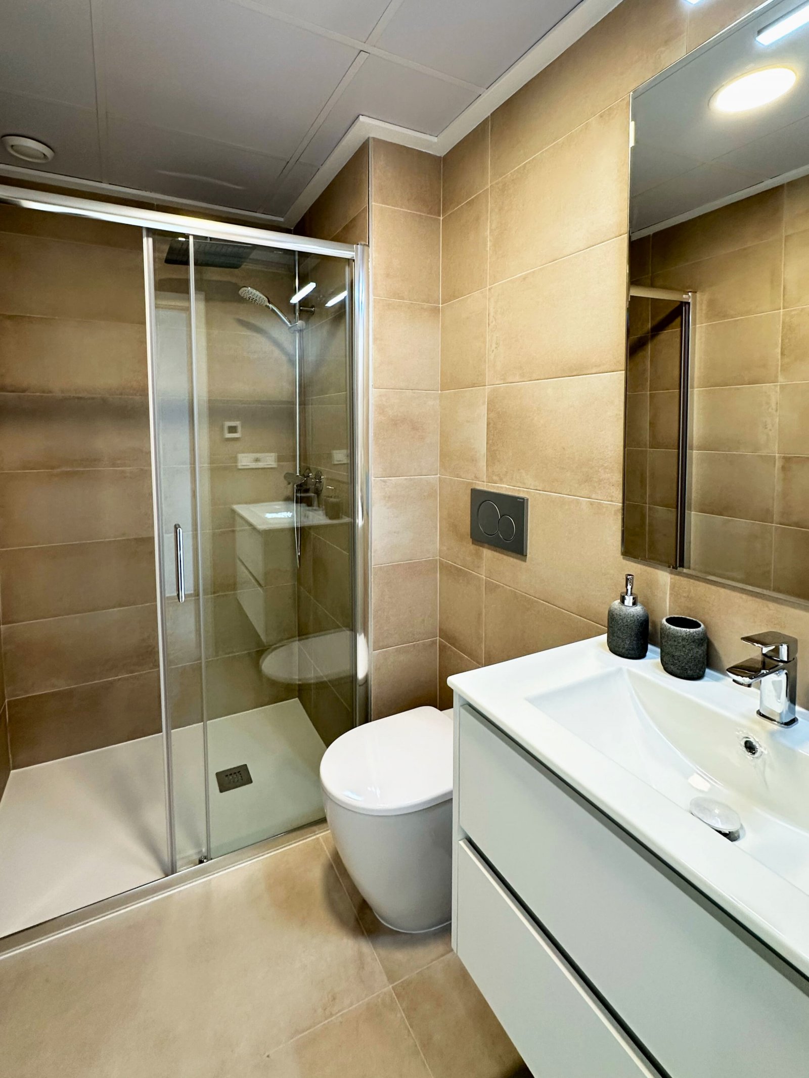 Ekskluzywne domy, prywatny basen i ogrody w pobliżu lotniska, Dolores