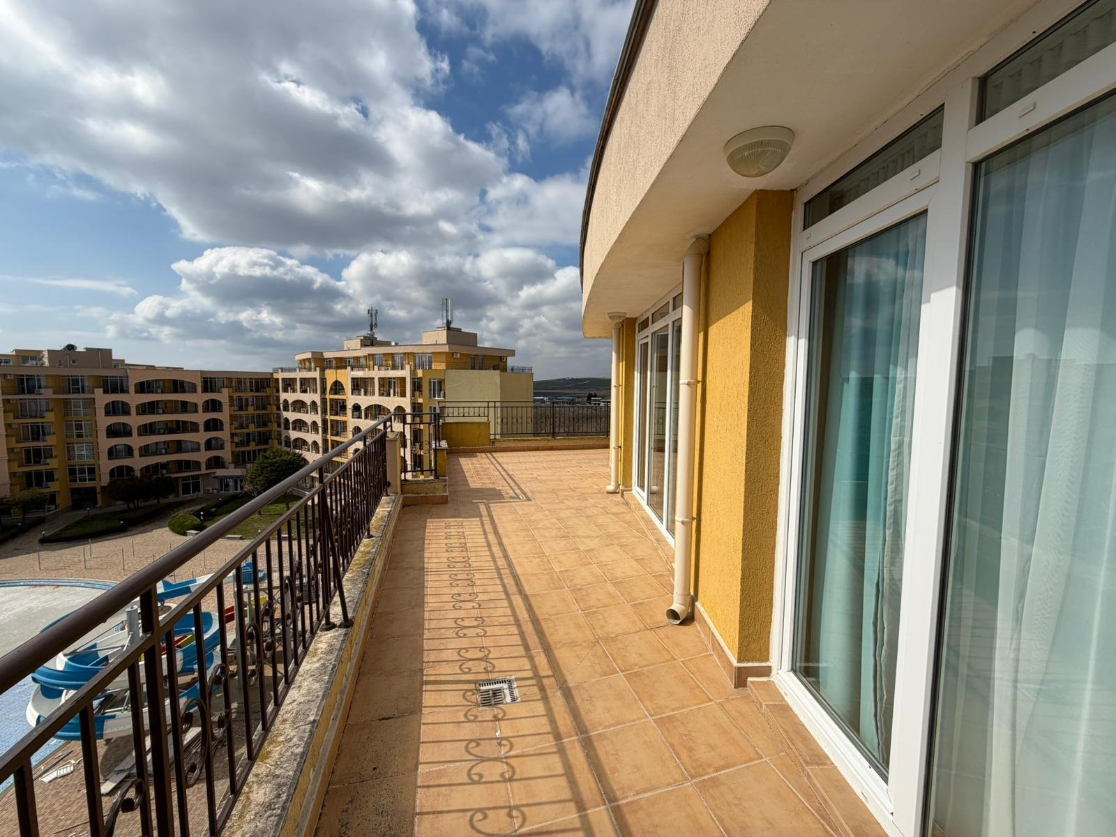 Penthouse z widokiem na morze w Midia Resort Aheloy