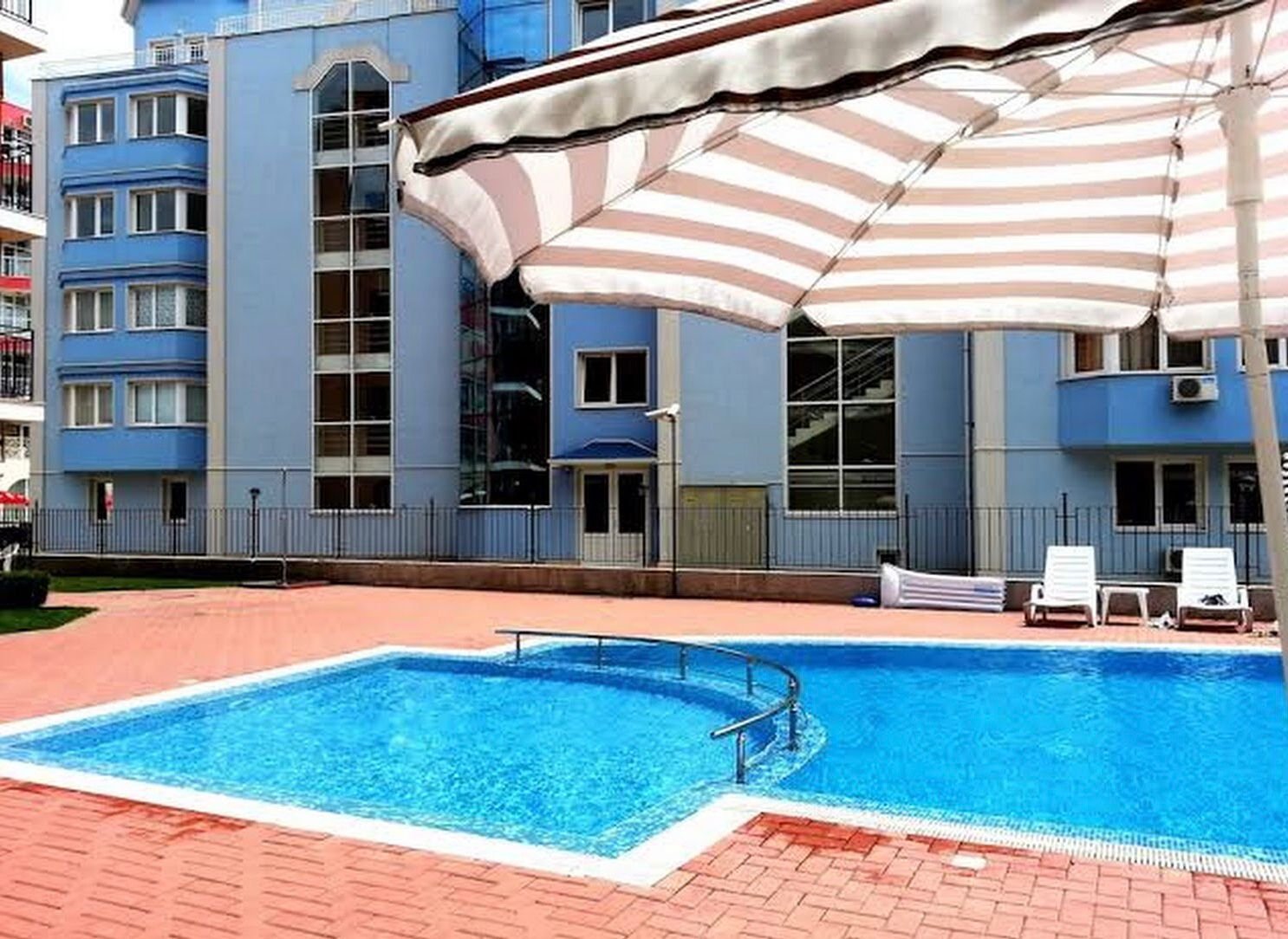 2-pokojowe mieszkanie z widokiem na basen w Sunset Beach 4, Słoneczny Brzeg