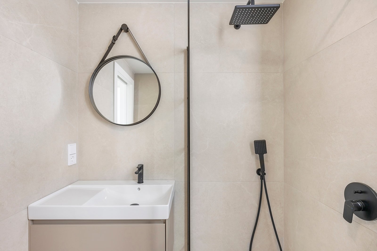 Nowoczesny domek z prywatnym basenem i 2 km od morza, Los Alcázares