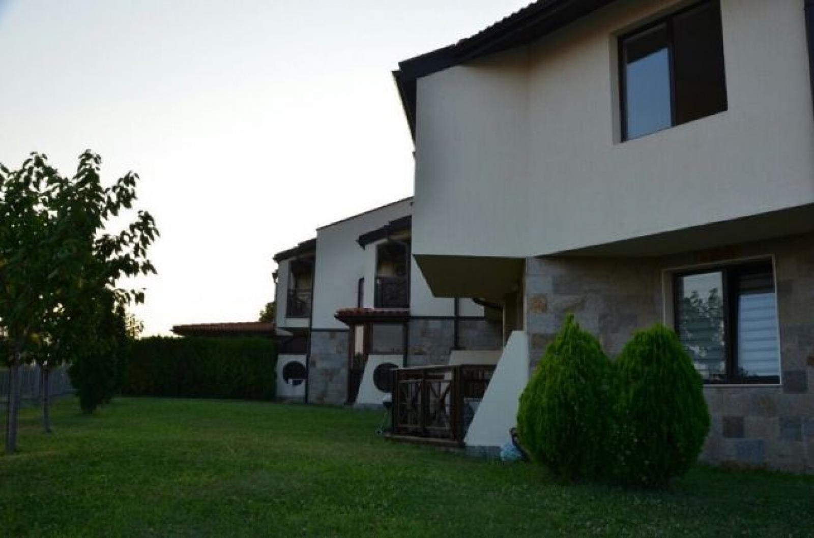 Szeregowiec w kompleksie Imperial Heights, Koszarica