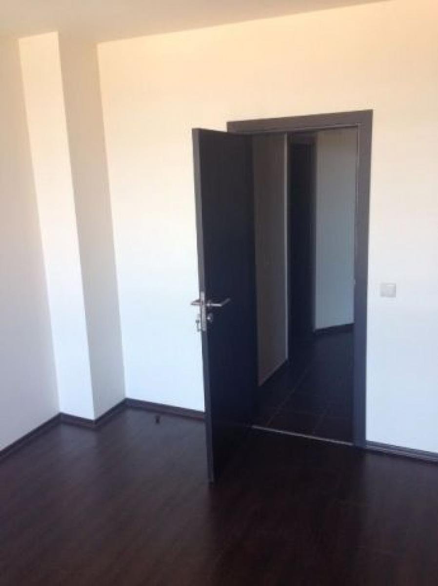 Szeregowiec w kompleksie Imperial Heights, Koszarica