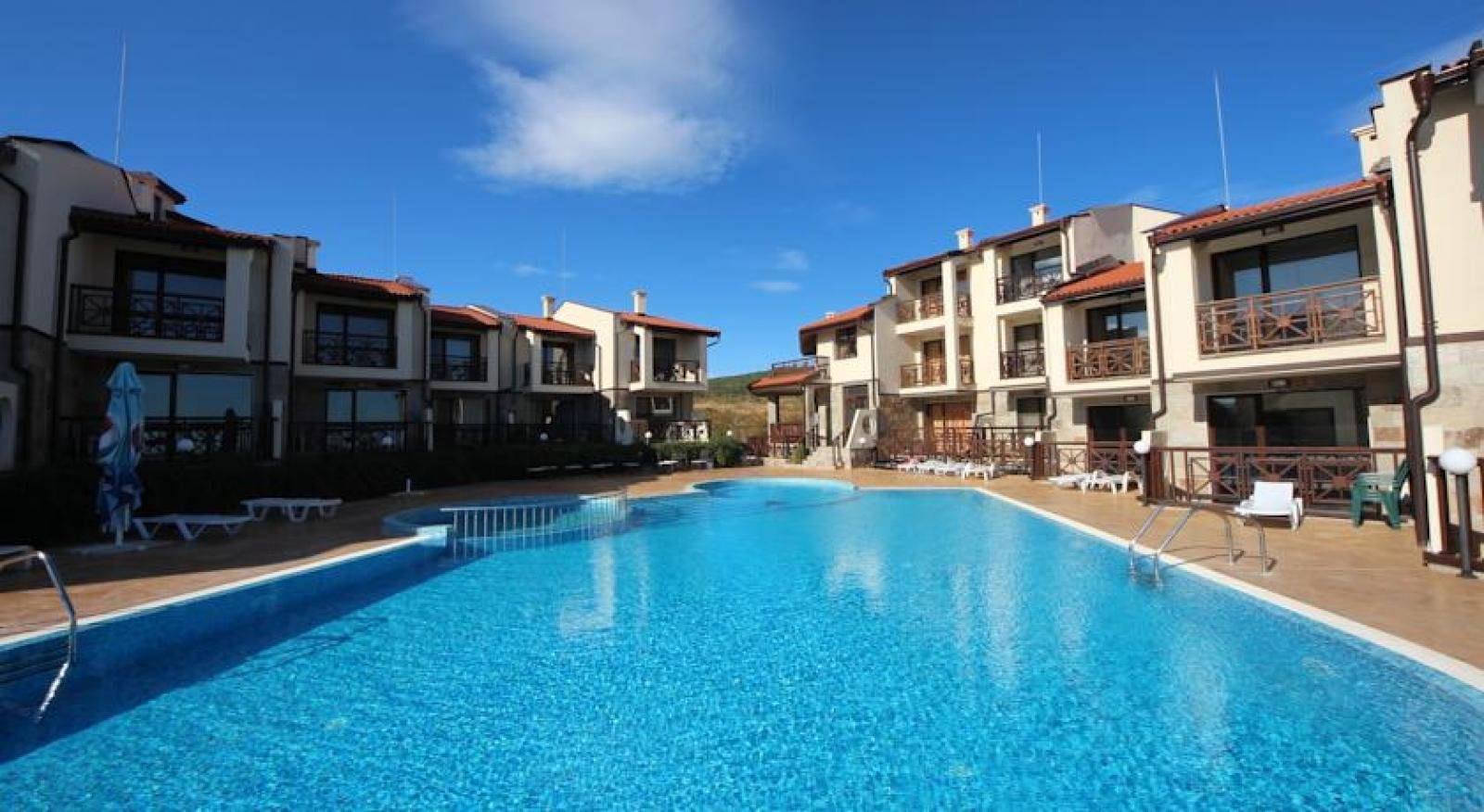 Szeregowiec w kompleksie Imperial Heights, Koszarica