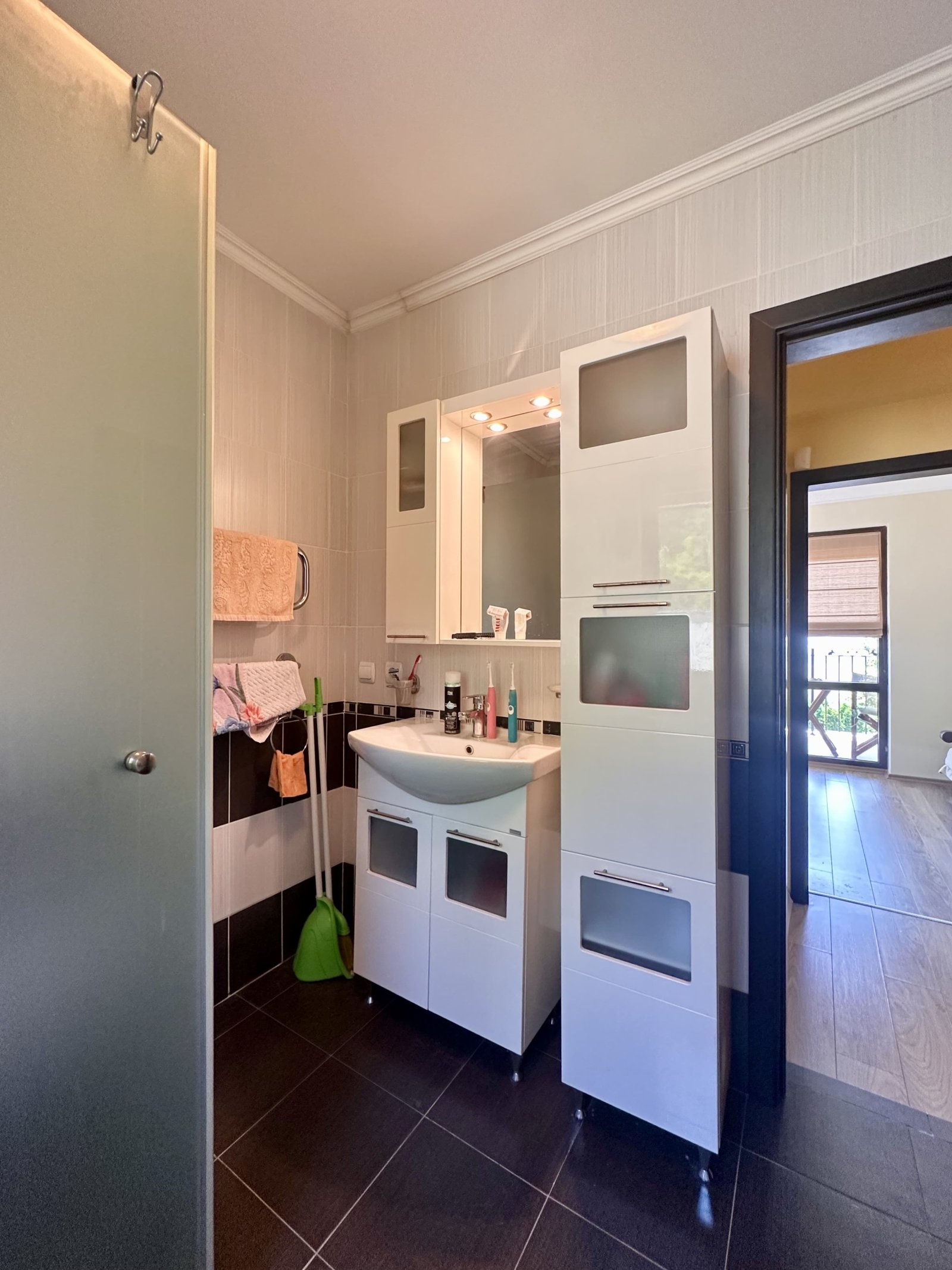 Dom jednorodzinny z garażem, basenem i widokiem na morze w Kosharitsa, Bułgaria