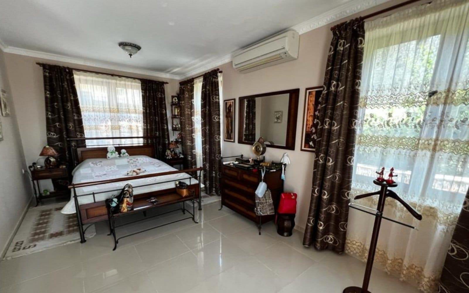 Luksusowa willa z prywatnym basenem i widokiem na góry w Kosharitsa | 262 m² | €404 250