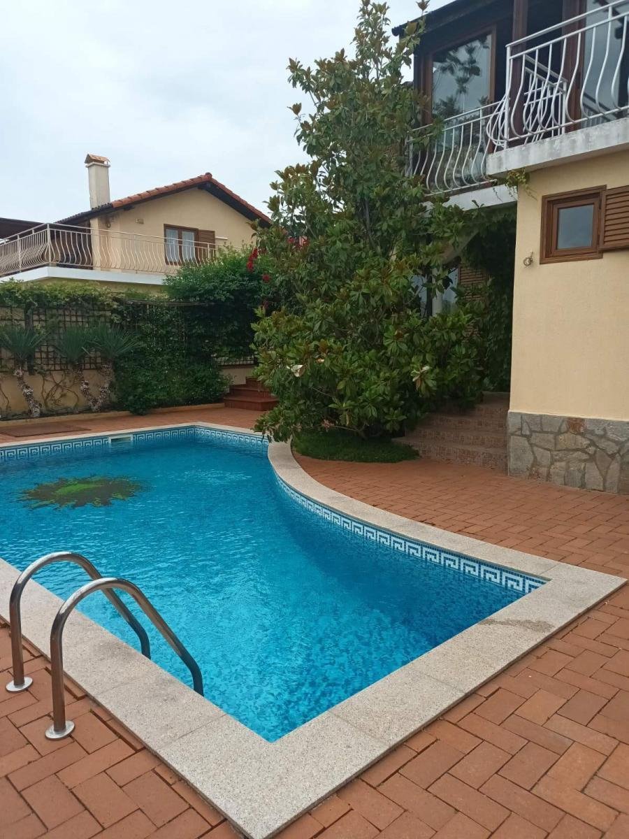 Luksusowa willa z prywatnym basenem i widokiem na góry w Kosharitsa | 262 m² | €404 250