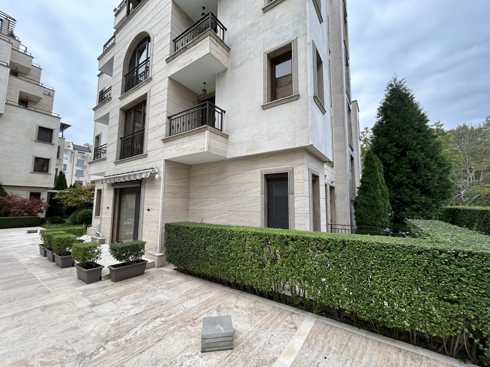 Przytulne mieszkanie z 2 pokojami z widokiem na basen w Sunny Beach – w pełni umeblowane