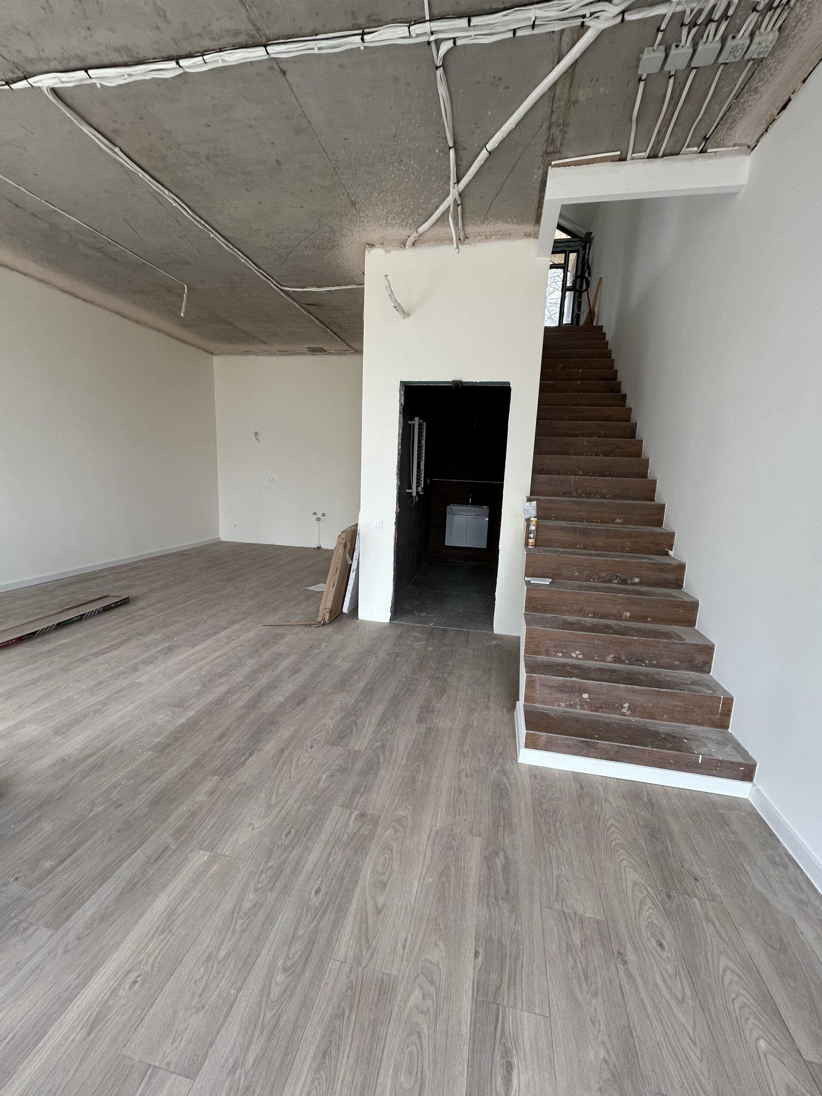 Nowoczesny dwurodzinny dom bliźniak w Forest Club Varna – dwupiętrowy, o powierzchni 150 m²