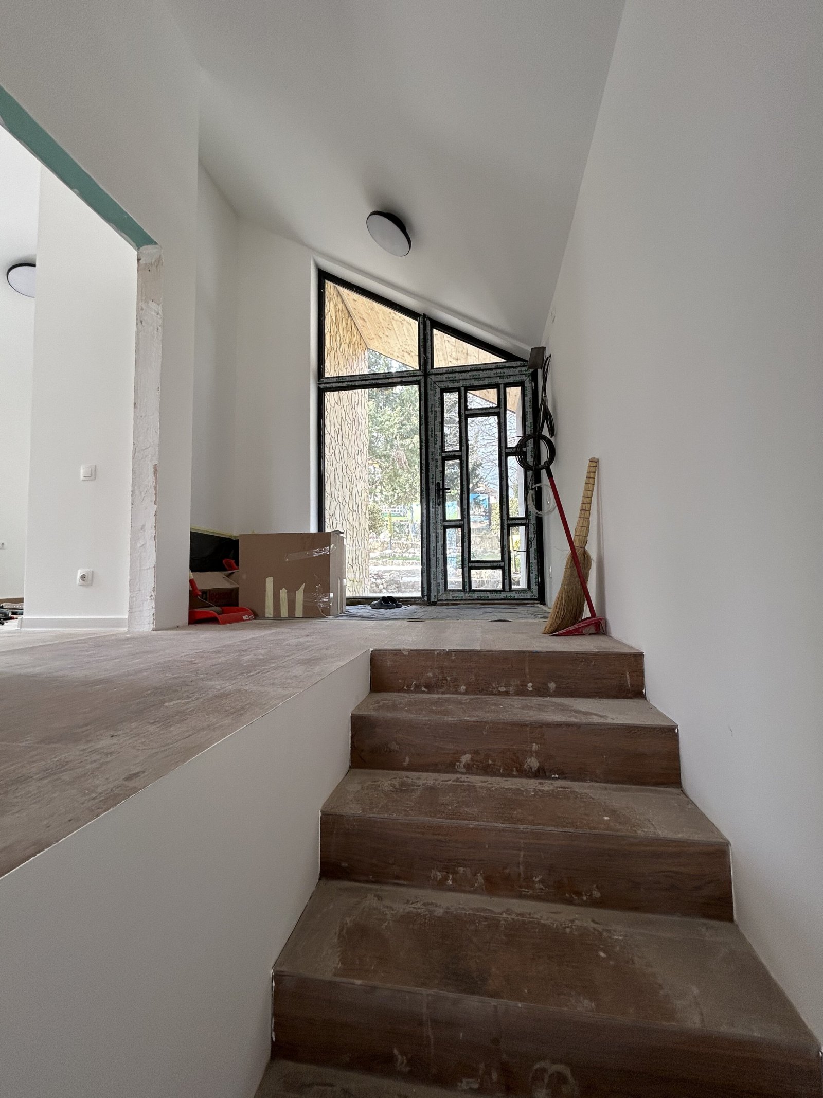 Nowoczesny dwurodzinny dom bliźniak w Forest Club Varna – dwupiętrowy, o powierzchni 150 m²