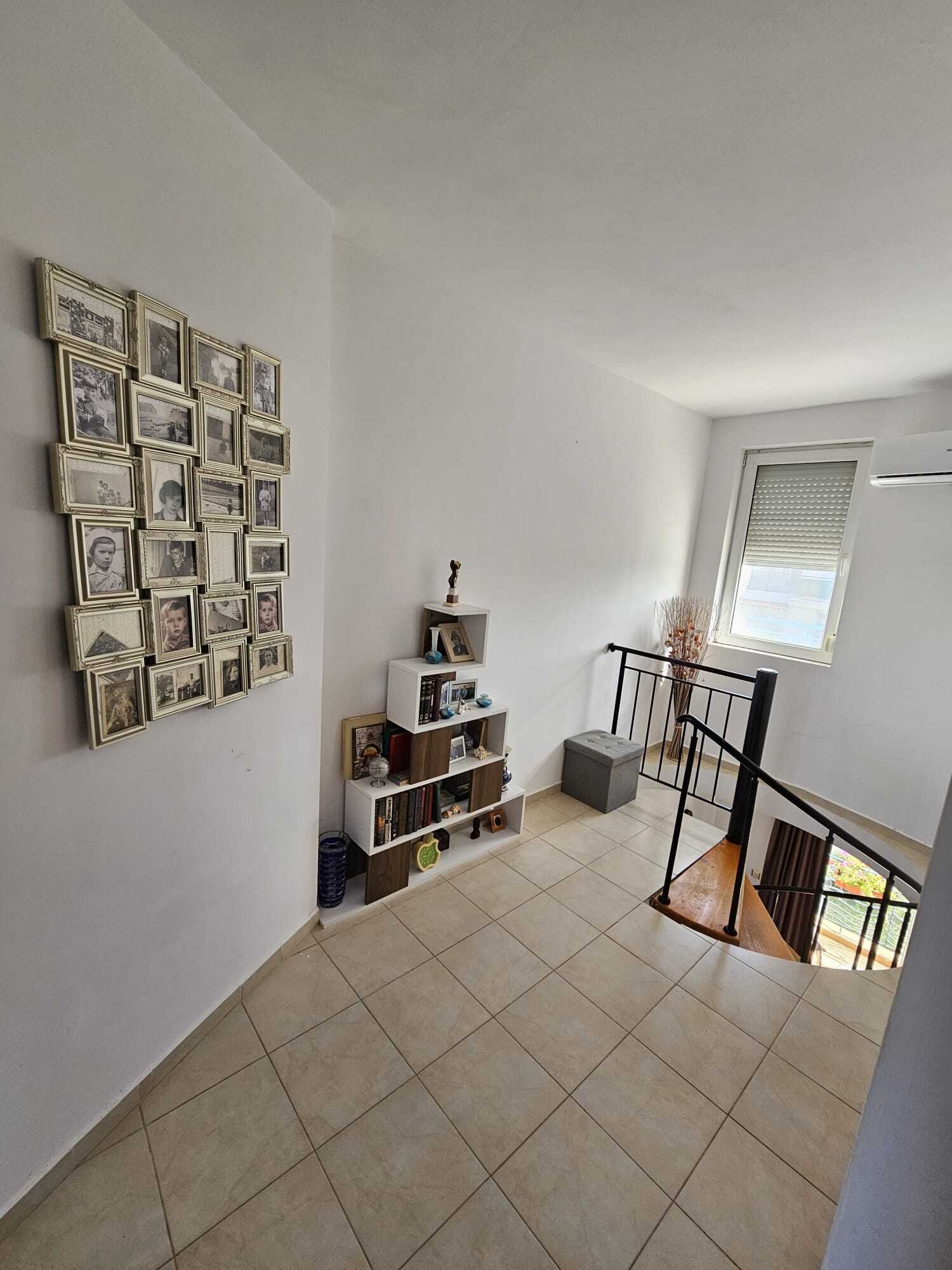 Dwupoziomowe mieszkanie z 4 pokojami o powierzchni 146 m² w centrum Słonecznego Brzegu