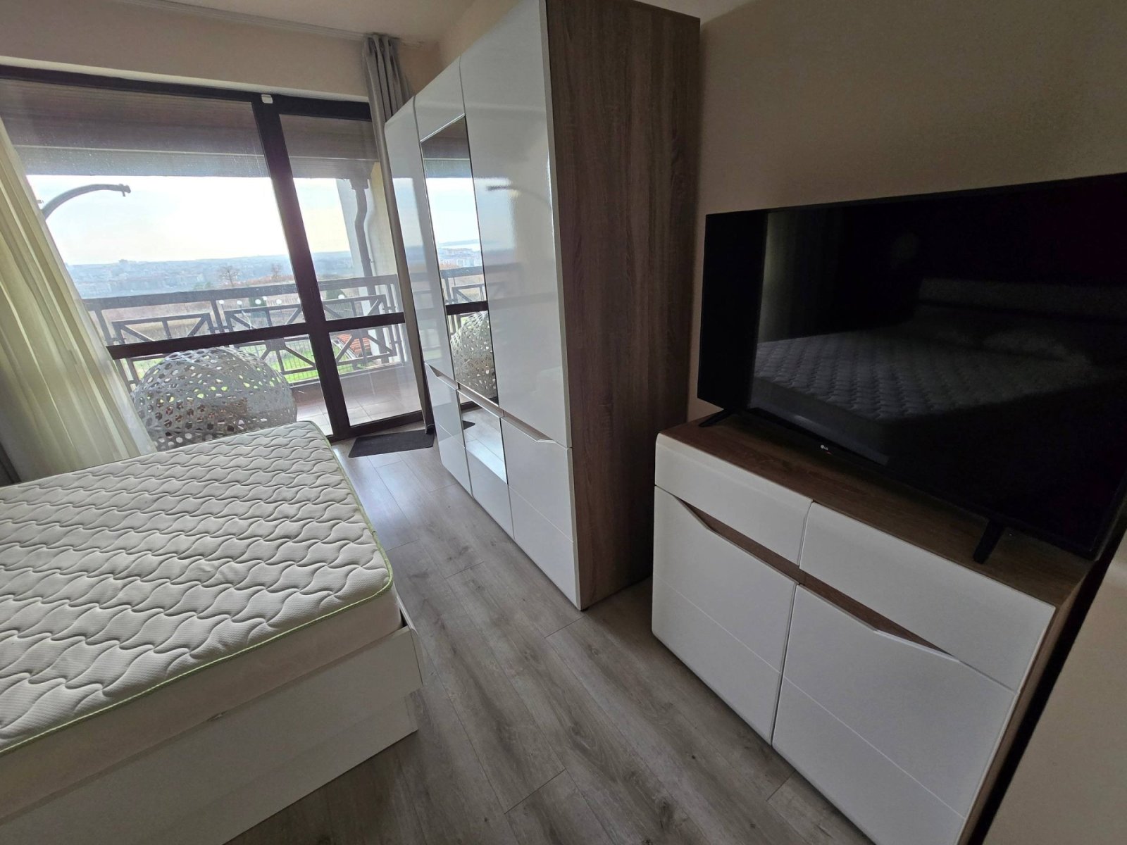 Dwupiętrowy dom w Kosharicach – 120 m² Komfort, całkowicie odnowiony i gotowy do zamieszkania. Kompleks Imperial Heights, Bułgaria.