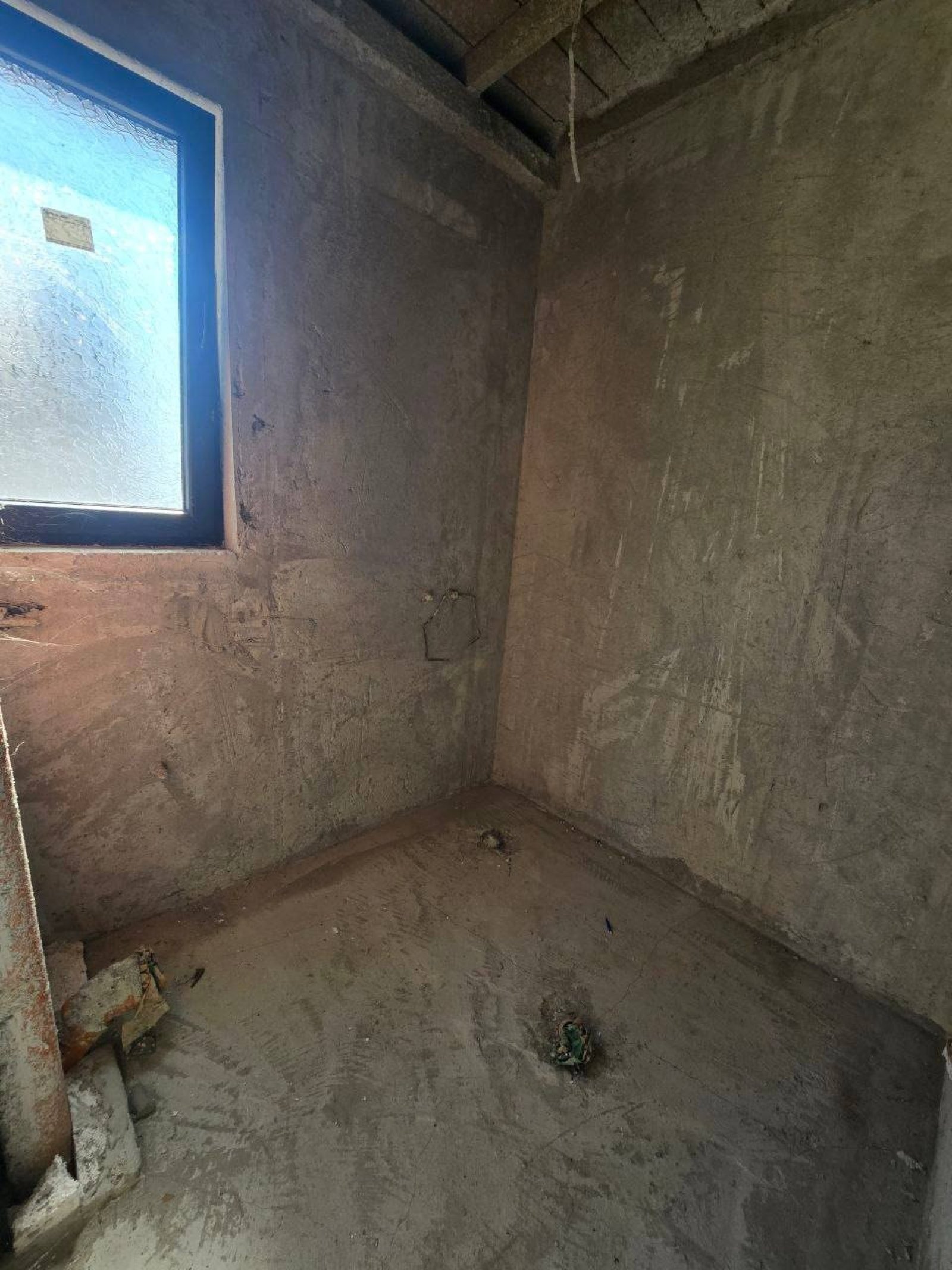 Dom z 6 pokojami o łącznej powierzchni 208 m², położony w wiosce Kosharitsa nad wybrzeżem Morza Czarnego w Bułgarii.