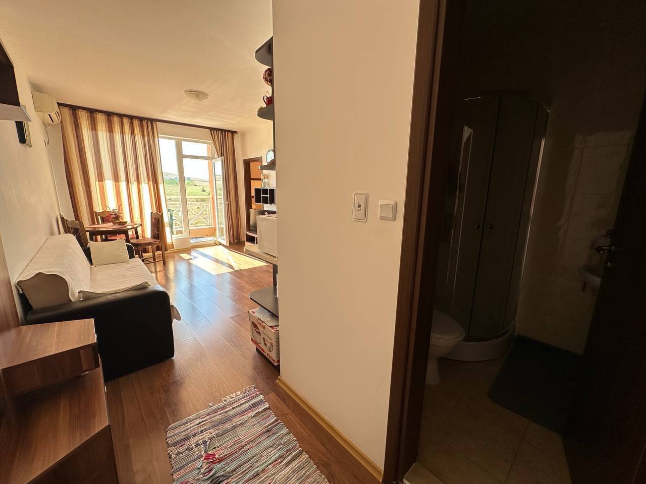 Studios w Słonecznym Dniu 6