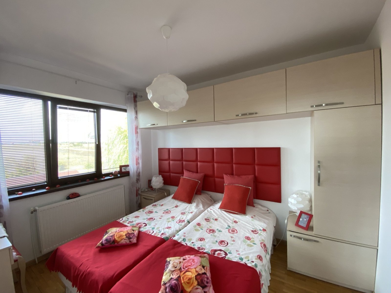 Willa z dużym ogrodem, basenem i widokiem na morze w Bojurecie, Bułgaria