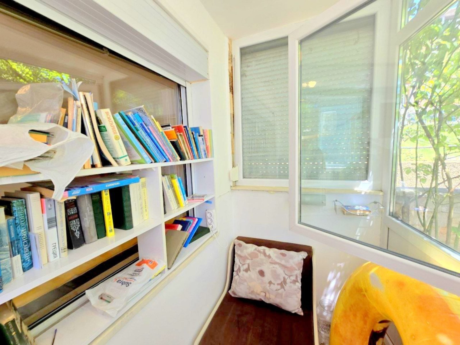 Trzypokojowe mieszkanie z dwoma przeszklonymi tarasami i własnym ogrodem różanym w Sweti Wlas, Bułgaria.