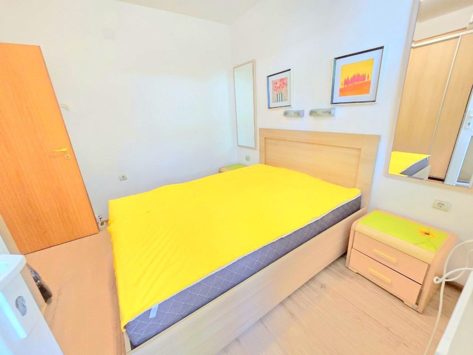 Trzypokojowe mieszkanie z dwoma przeszklonymi tarasami i własnym ogrodem różanym w Sweti Wlas, Bułgaria.