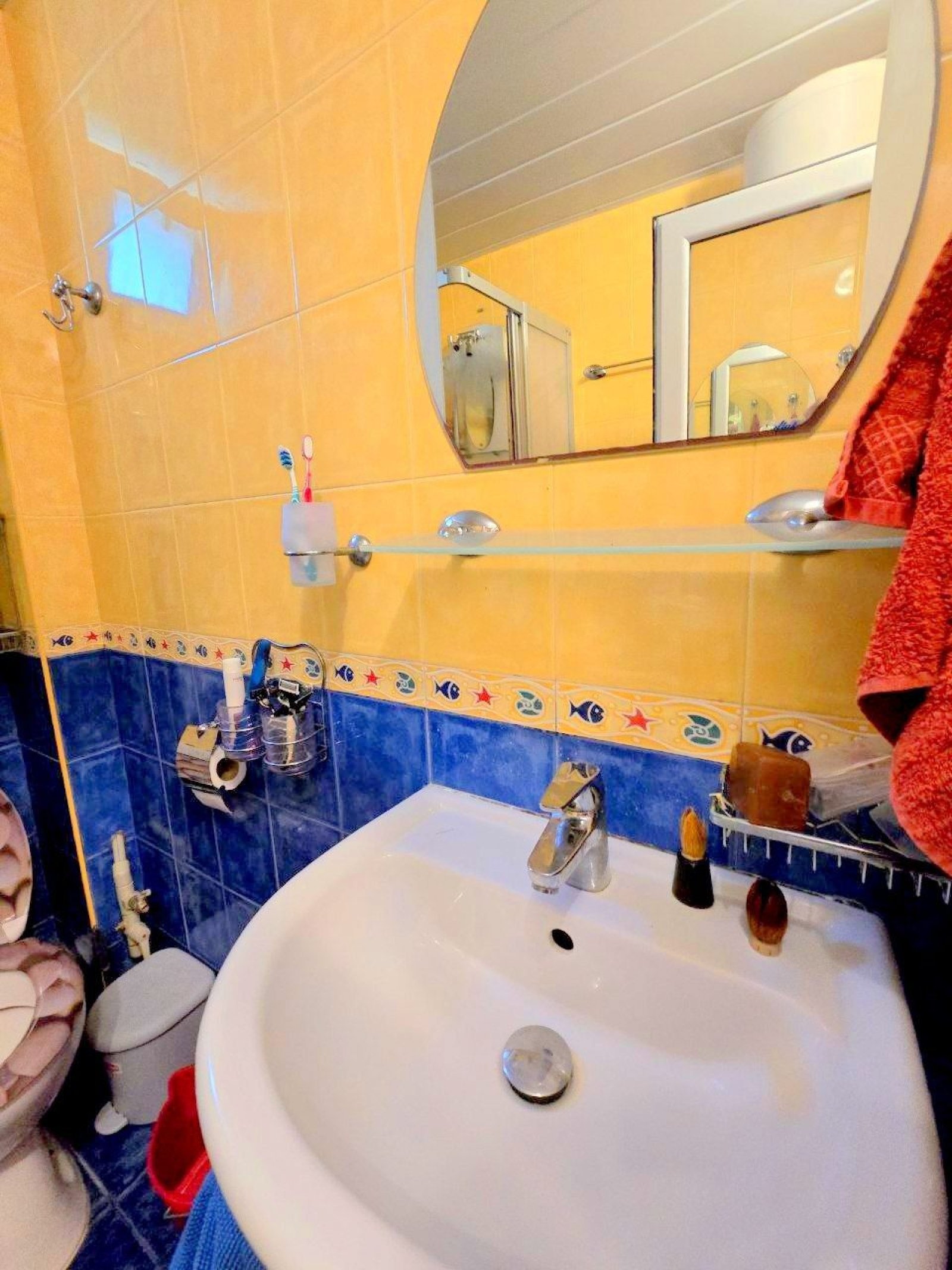 Trzypokojowe mieszkanie z dwoma przeszklonymi tarasami i własnym ogrodem różanym w Sweti Wlas, Bułgaria.