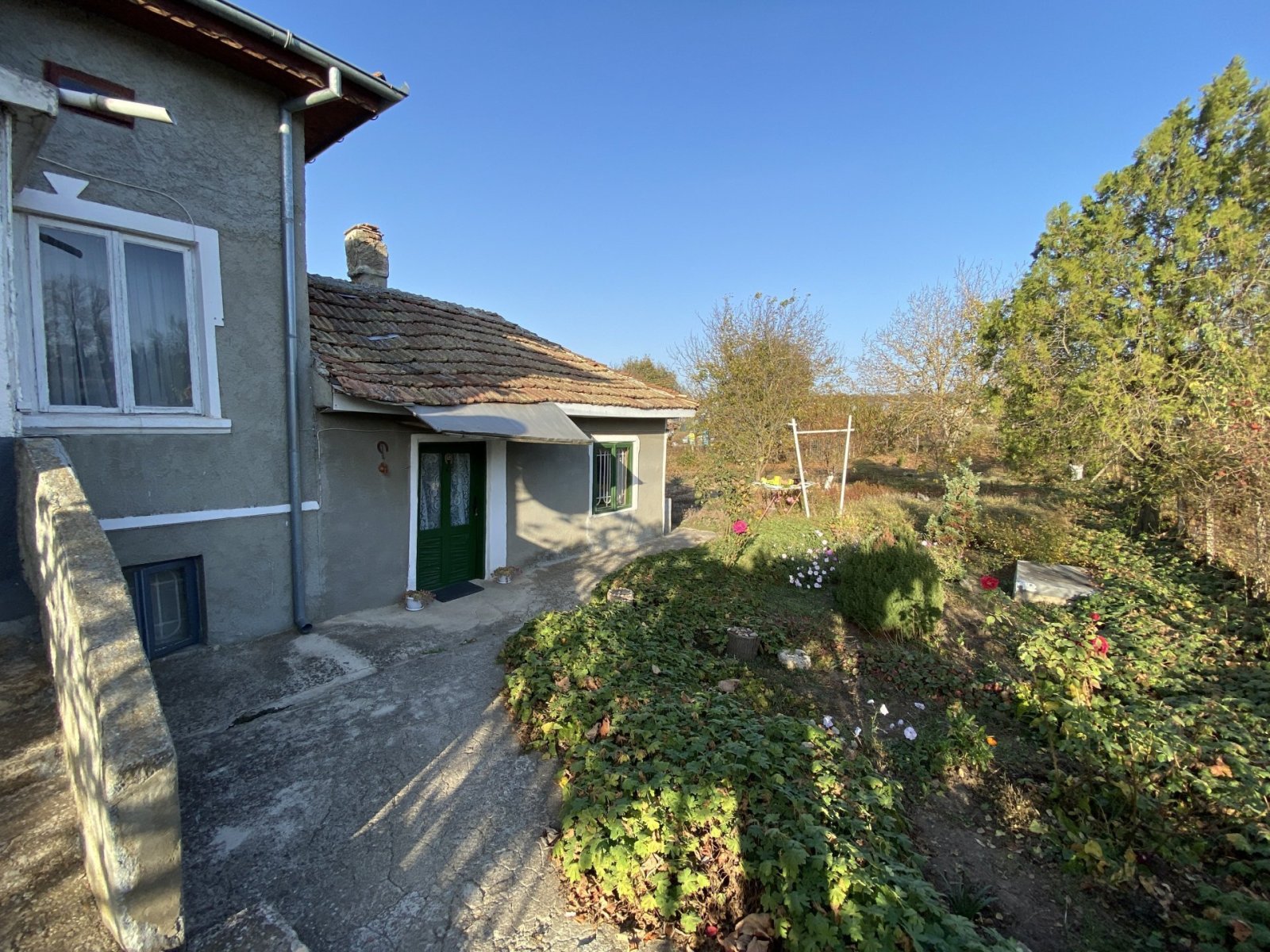 Dom z dużym ogrodem w wiosce Orlova Magila, region Dobrich