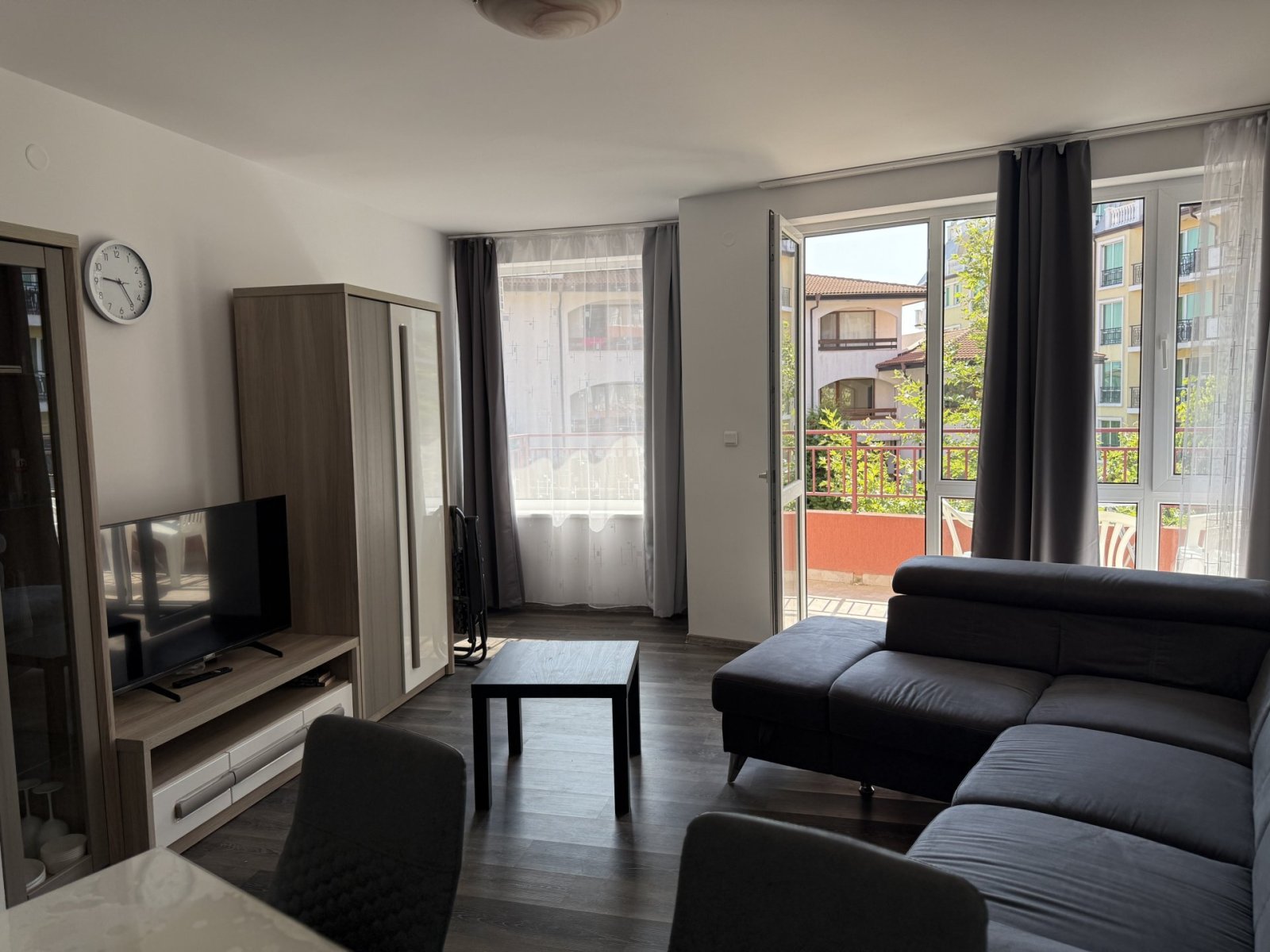 Jednopokojowe mieszkanie z osobną sypialnią i panoramicznym widokiem na morze w Privilege Fort Beach, Bułgaria.