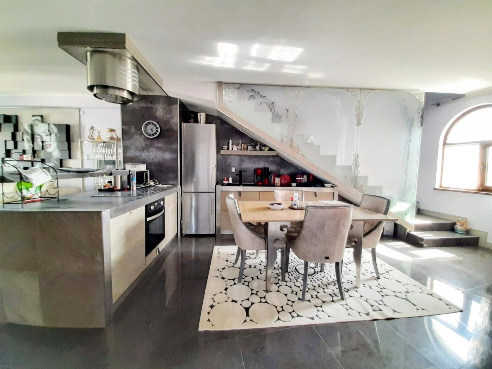 Unikalny, luksusowy apartament typu maisonette z 4 sypialniami, tylko 300 m od plaży, w kompleksie Esteban w Nessebarze, Bułgaria.