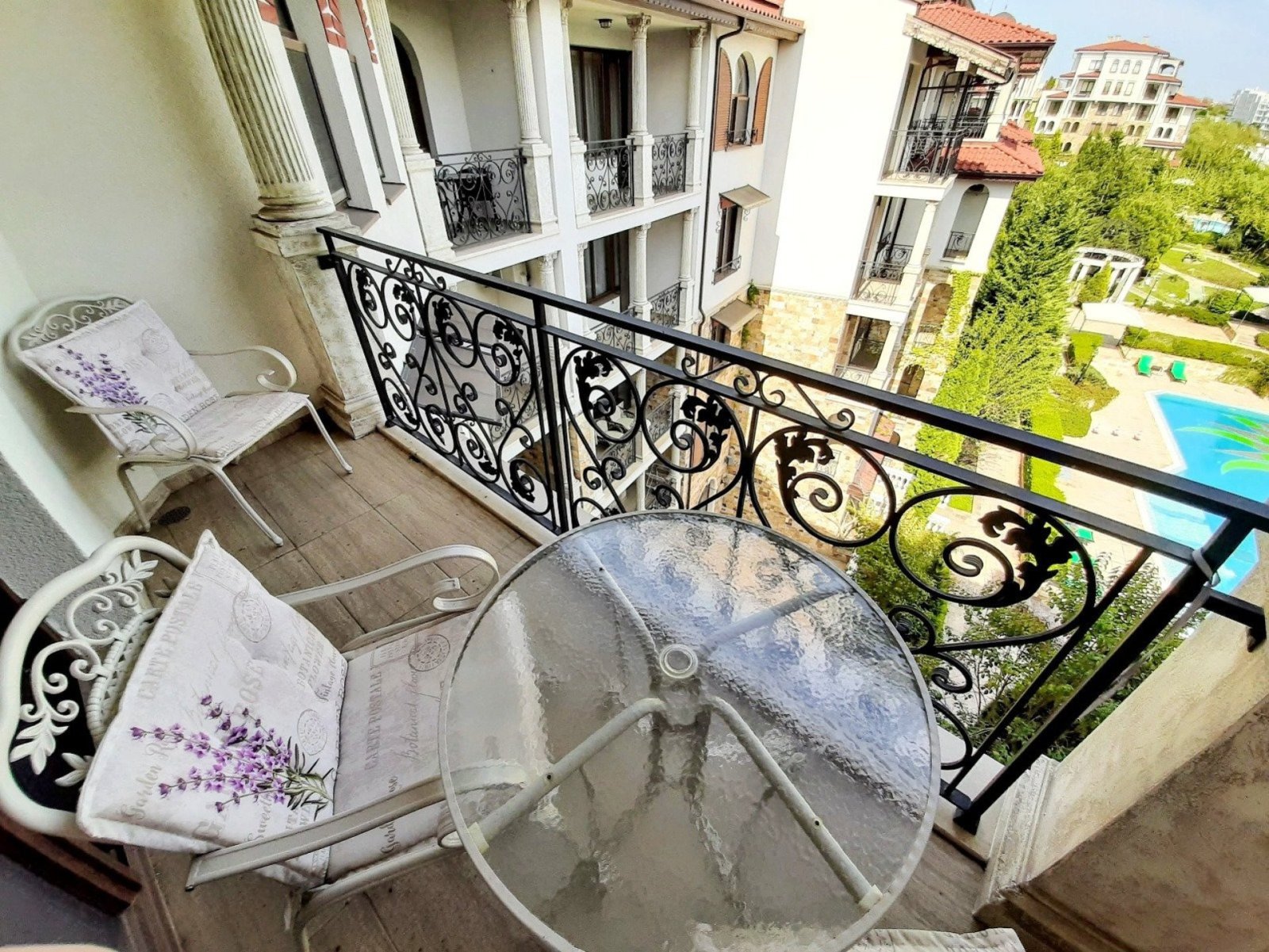 Unikalny, luksusowy apartament typu maisonette z 4 sypialniami, tylko 300 m od plaży, w kompleksie Esteban w Nessebarze, Bułgaria.