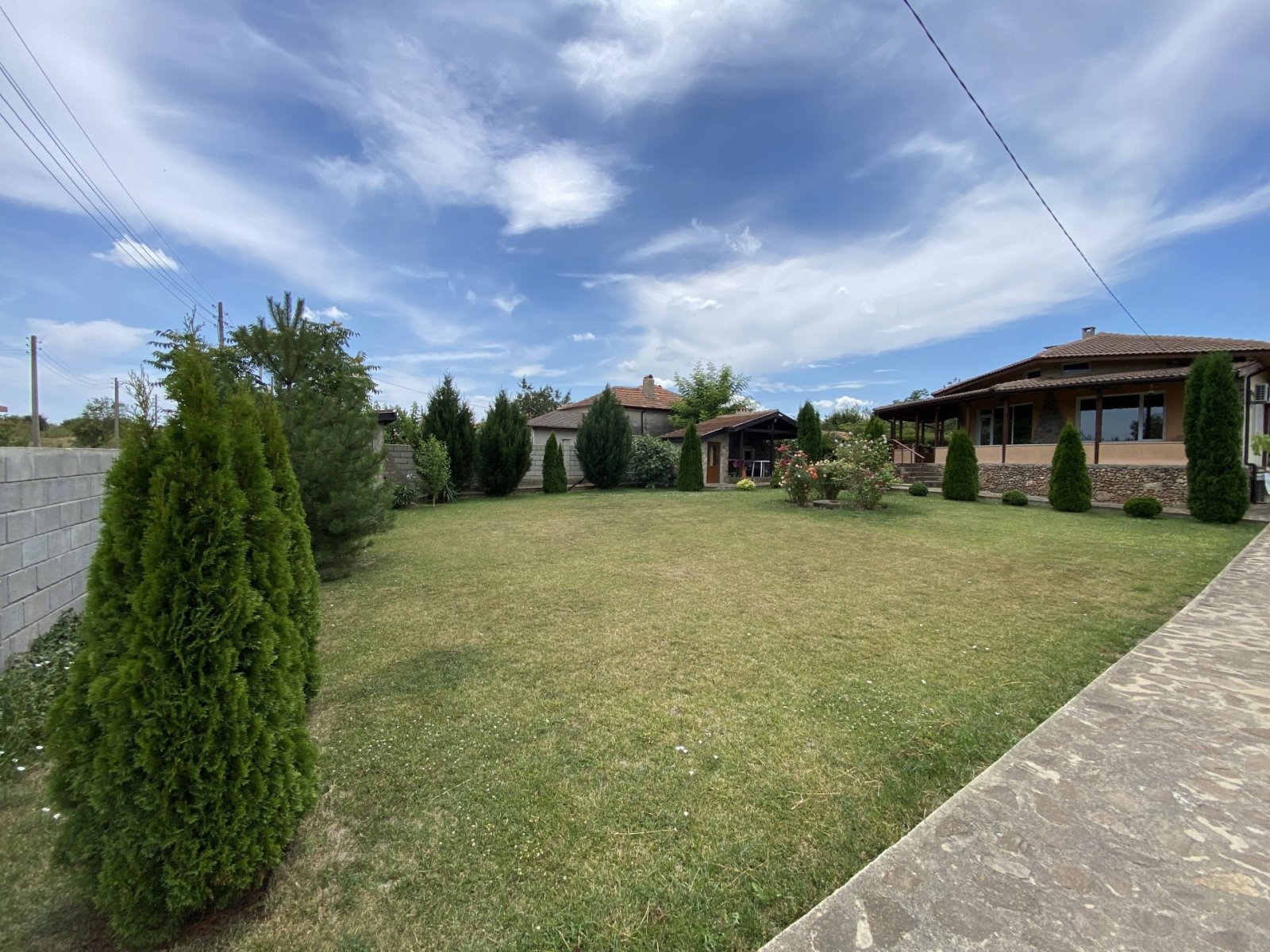 Dom jednorodzinny z basenem i ogrodem w wiosce Slaveevo, Dobricze, Bułgaria