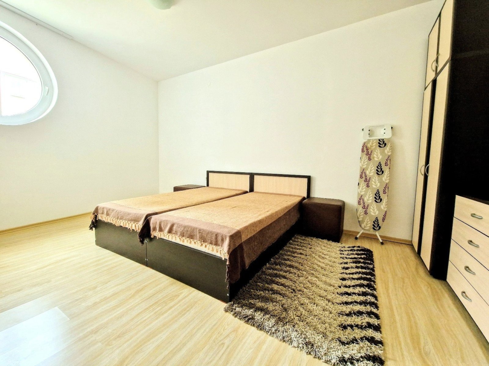 Mieszkanie trzy-pokojowe z widokiem na morze, dwoma łazienkami, bezpośrednio przy plaży – kompleks Silver Beach, Byala, Bułgaria