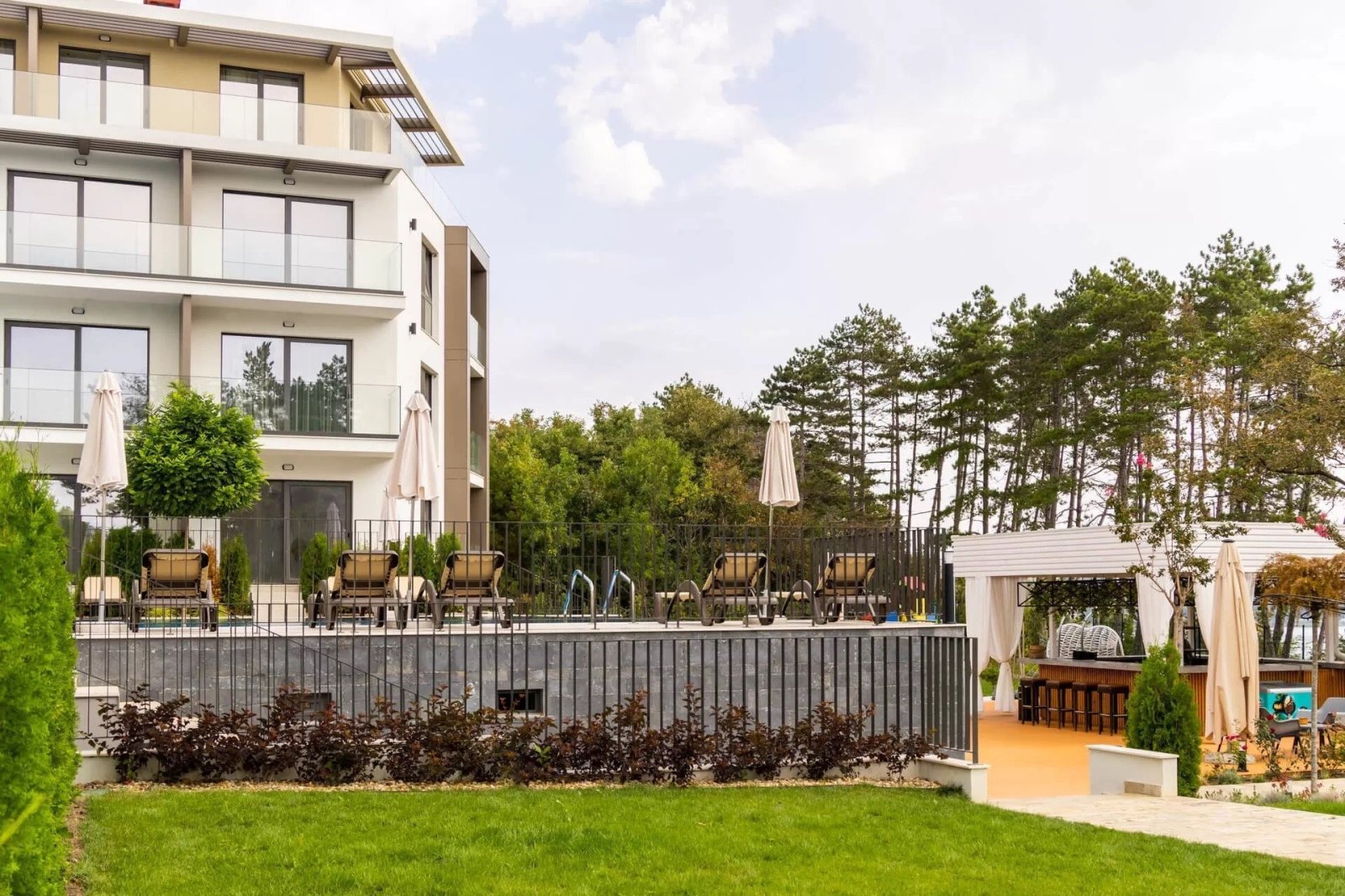 W pełni umeblowane studio z pięknym widokiem na morze i basen w nowym luksusowym kompleksie – Open Sea Residence, Byala, Bułgaria